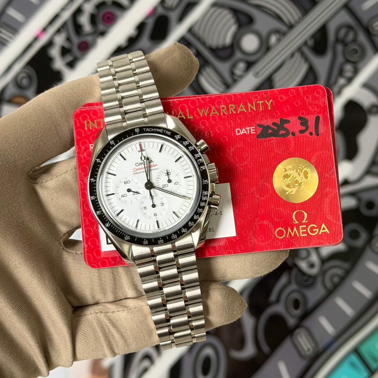 NEW Omega White Speedmaster Moonwatch 310.30.42.50.04.001