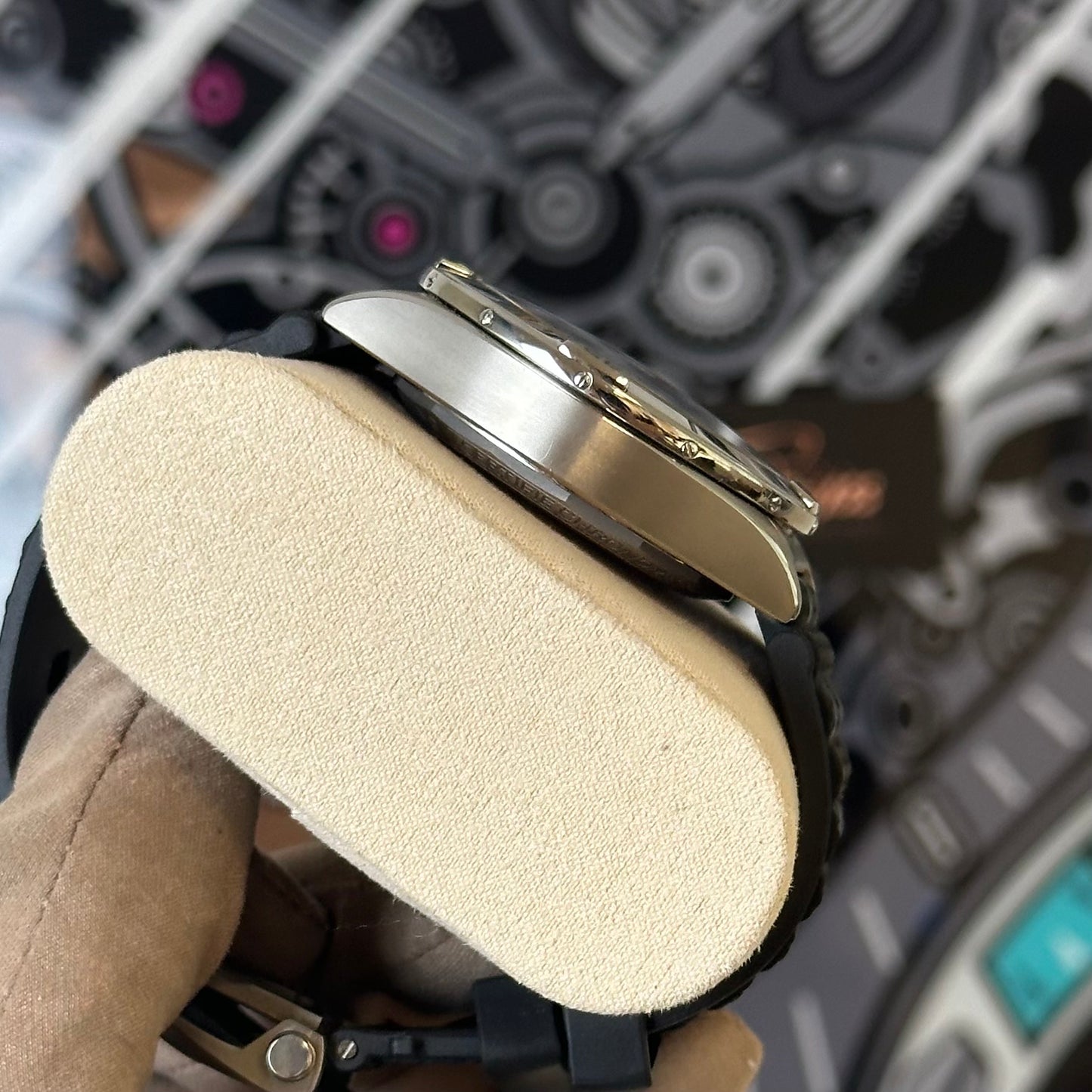 Breitling Chronomat B01 Titanium EB0134