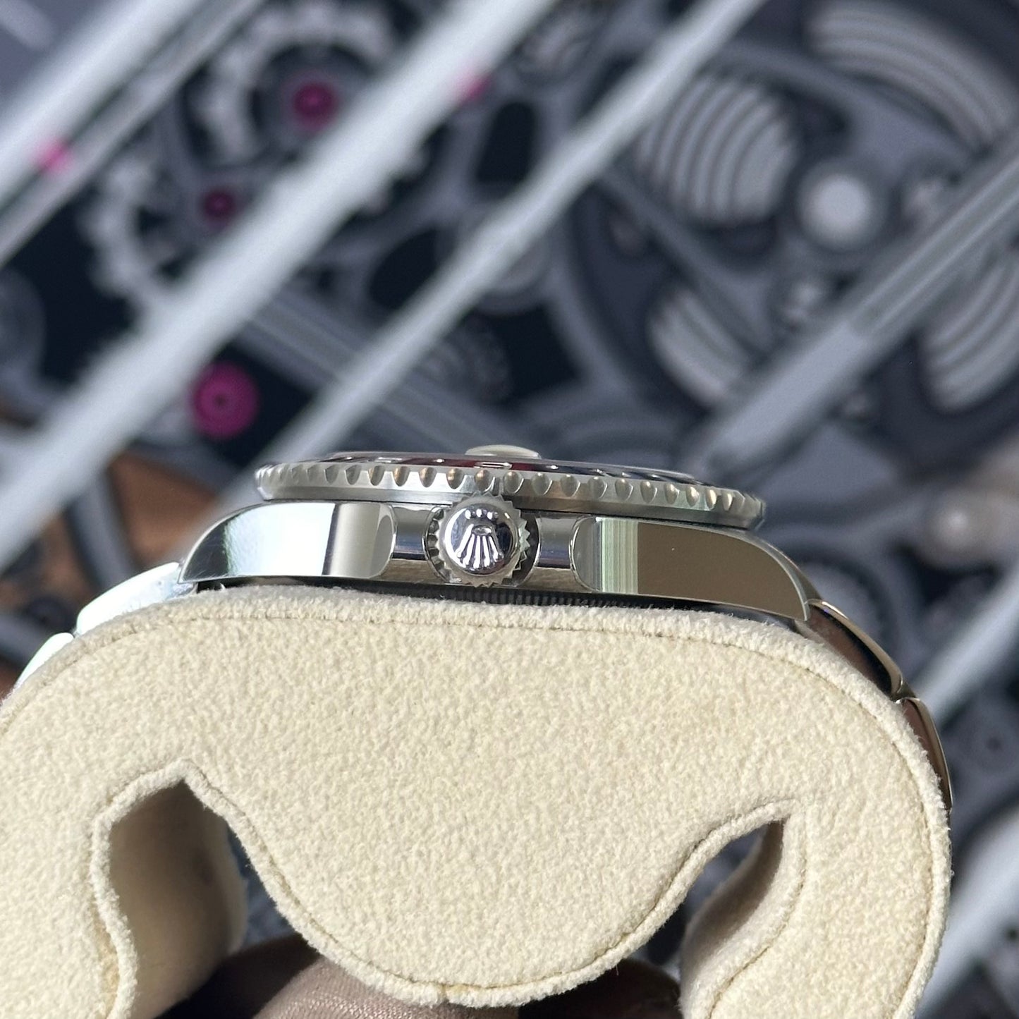 Rolex GMT Master II Pepsi Oyster
126710BLRO