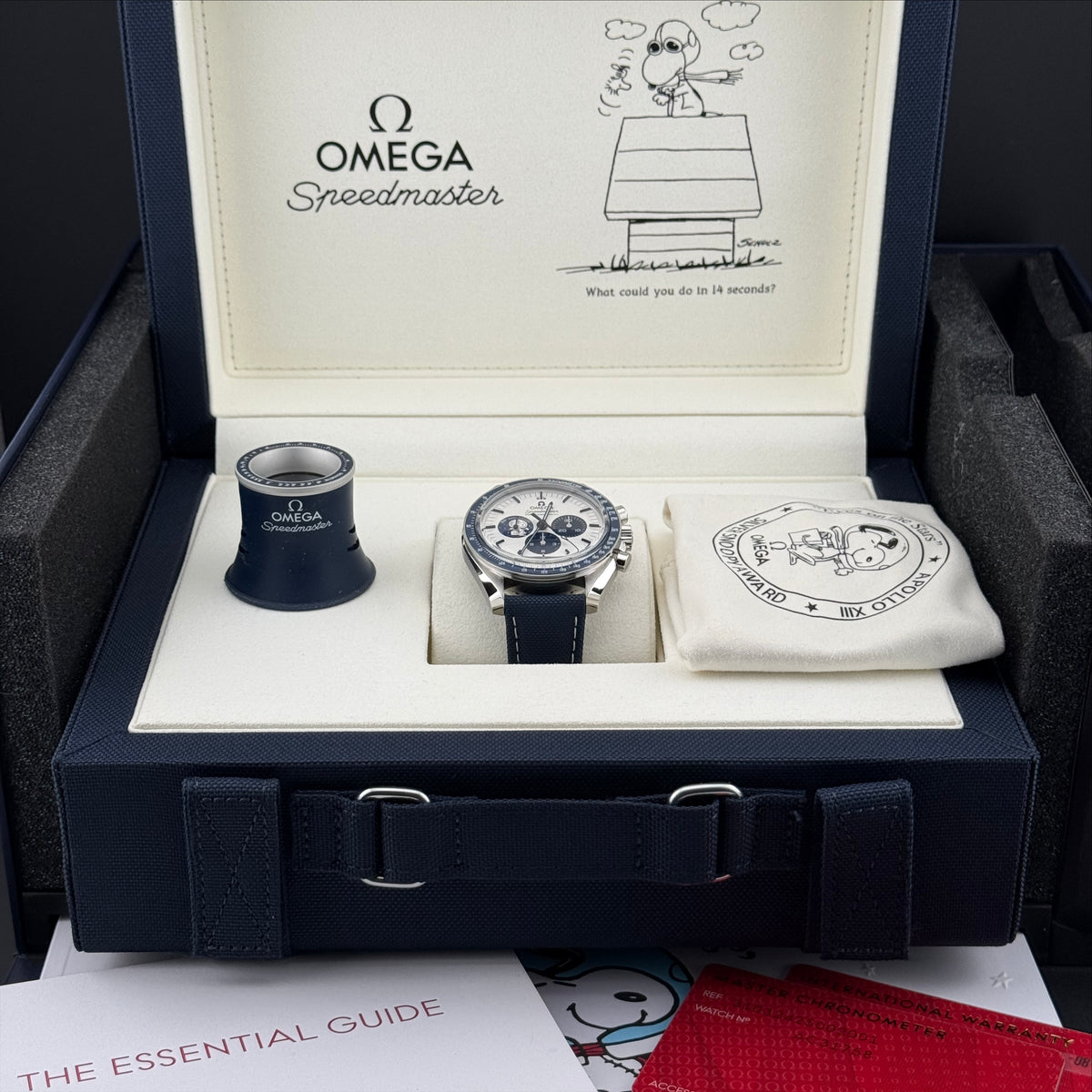 NEW Omega Speedmaster Silver Snoopy Award 310.32.42.50.02.001