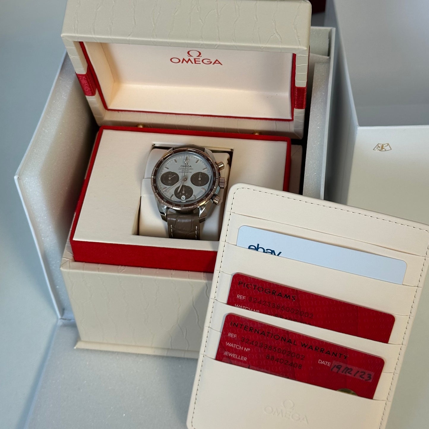 Omega Speedmaster 38 Sedna Gold 324.23.38.50.02.002