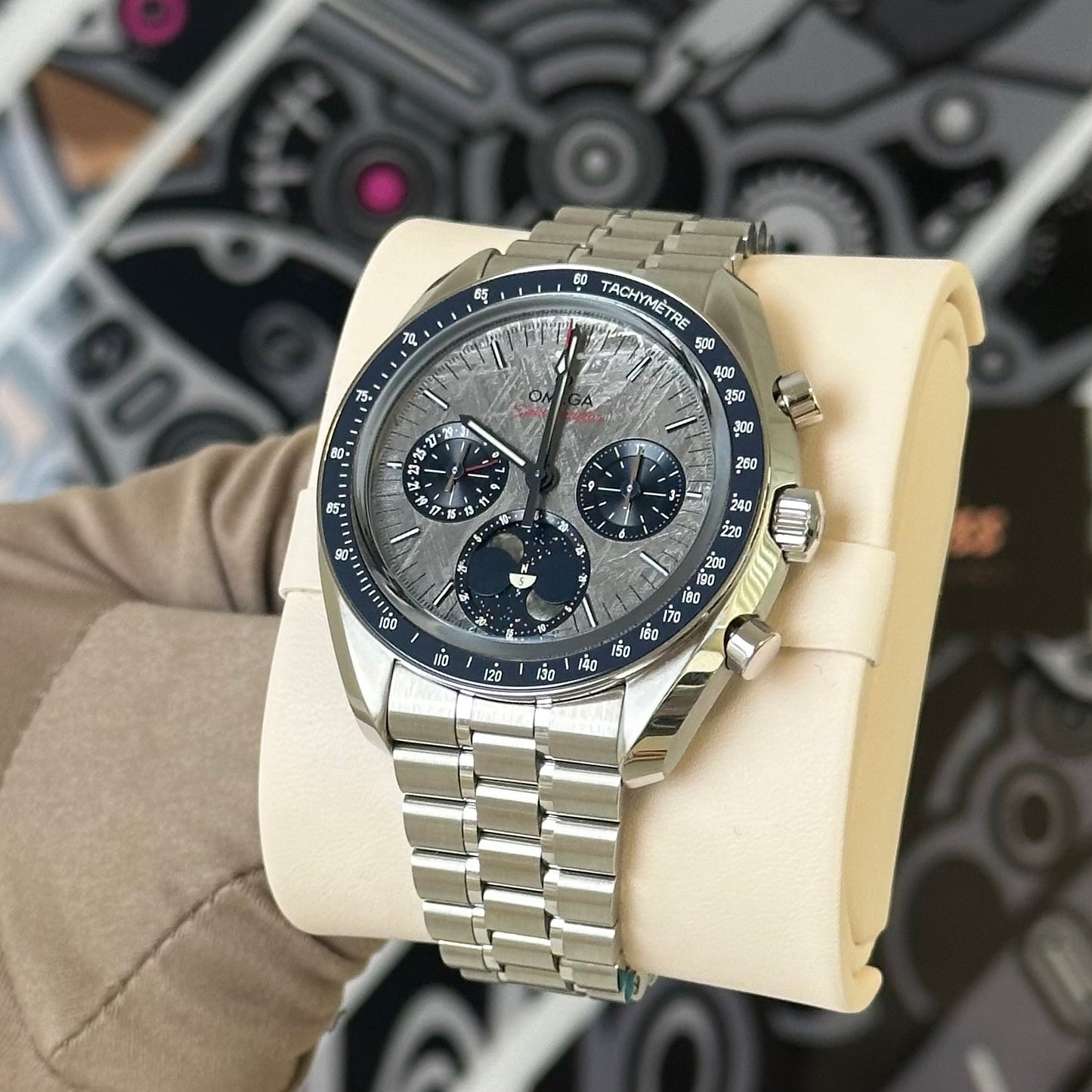 NEW Omega Speedmaster Moonphase Meteorite 304.30.43.52.06.001