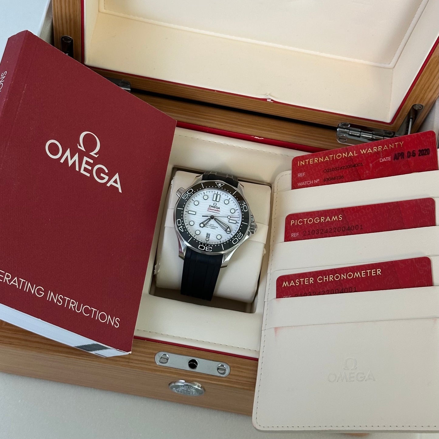 Omega Seamaster Professional White 210.32.42.20.04.001