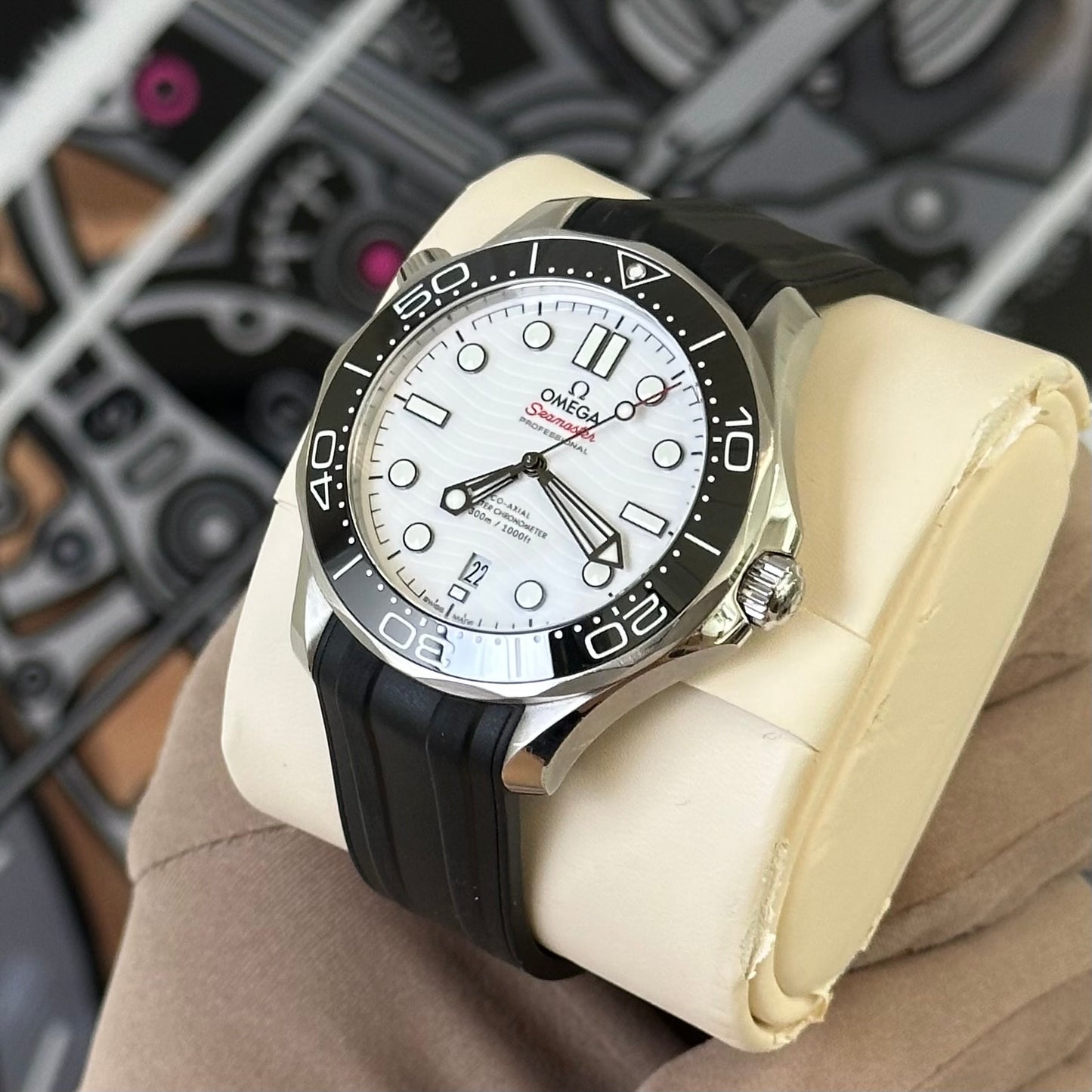 Omega Seamaster Professional White 210.32.42.20.04.001