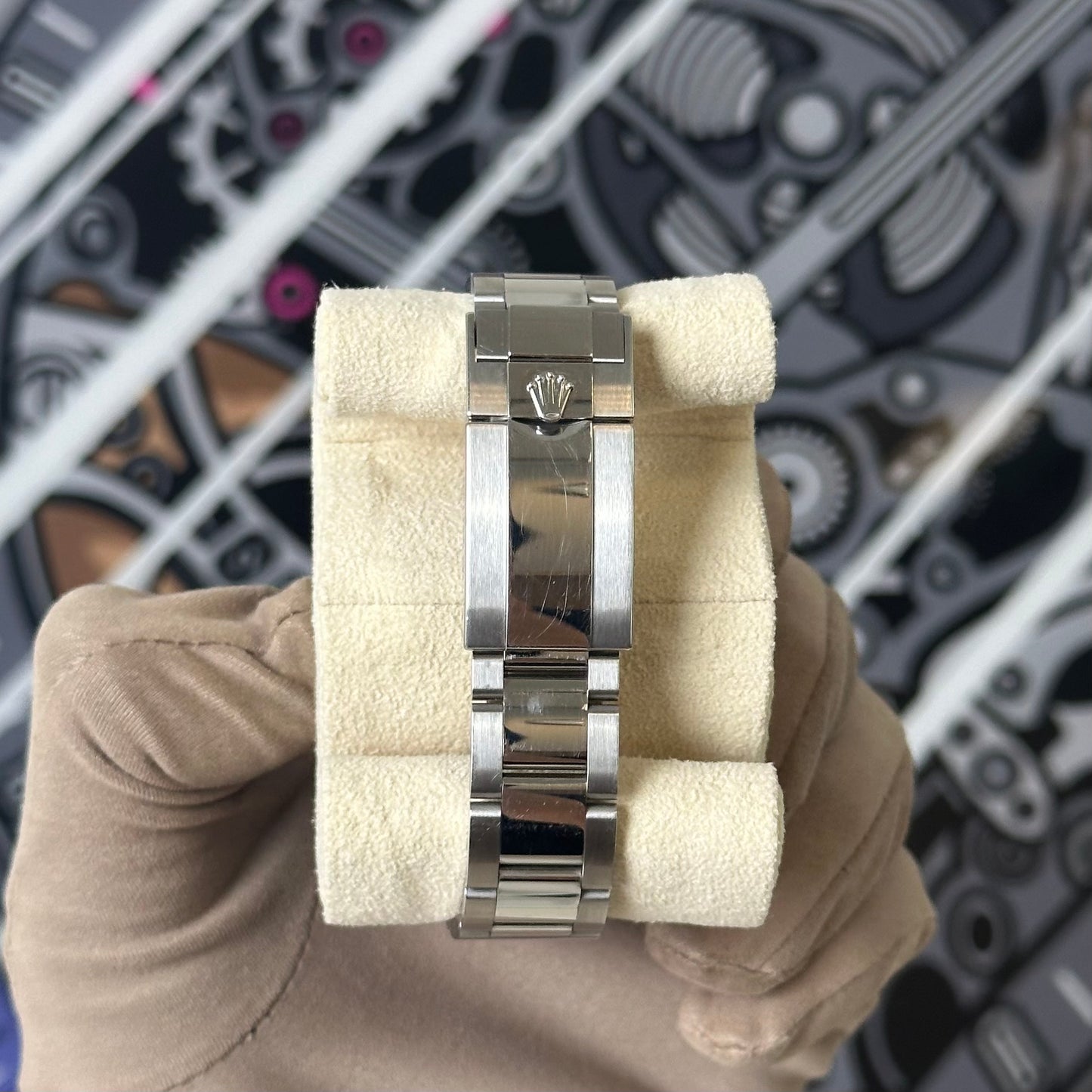 Rolex GMT Master II Pepsi Oyster
126710BLRO