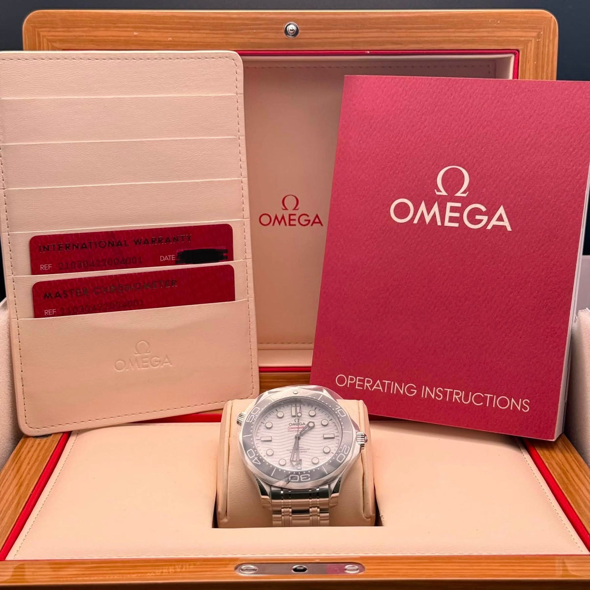 NEW Omega Seamaster Diver 300m White 210.30.42.20.04.001