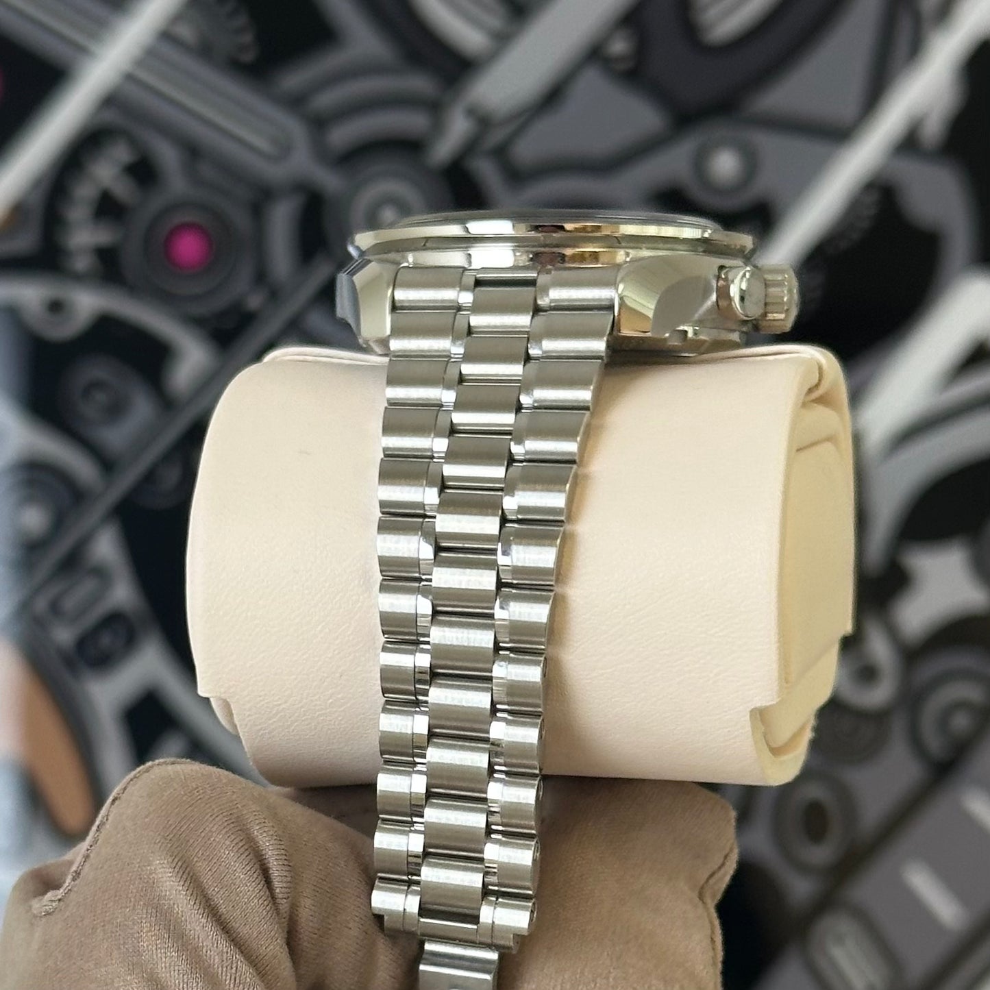 NEW Omega Speedmaster Moonphase Meteorite 304.30.43.52.06.001