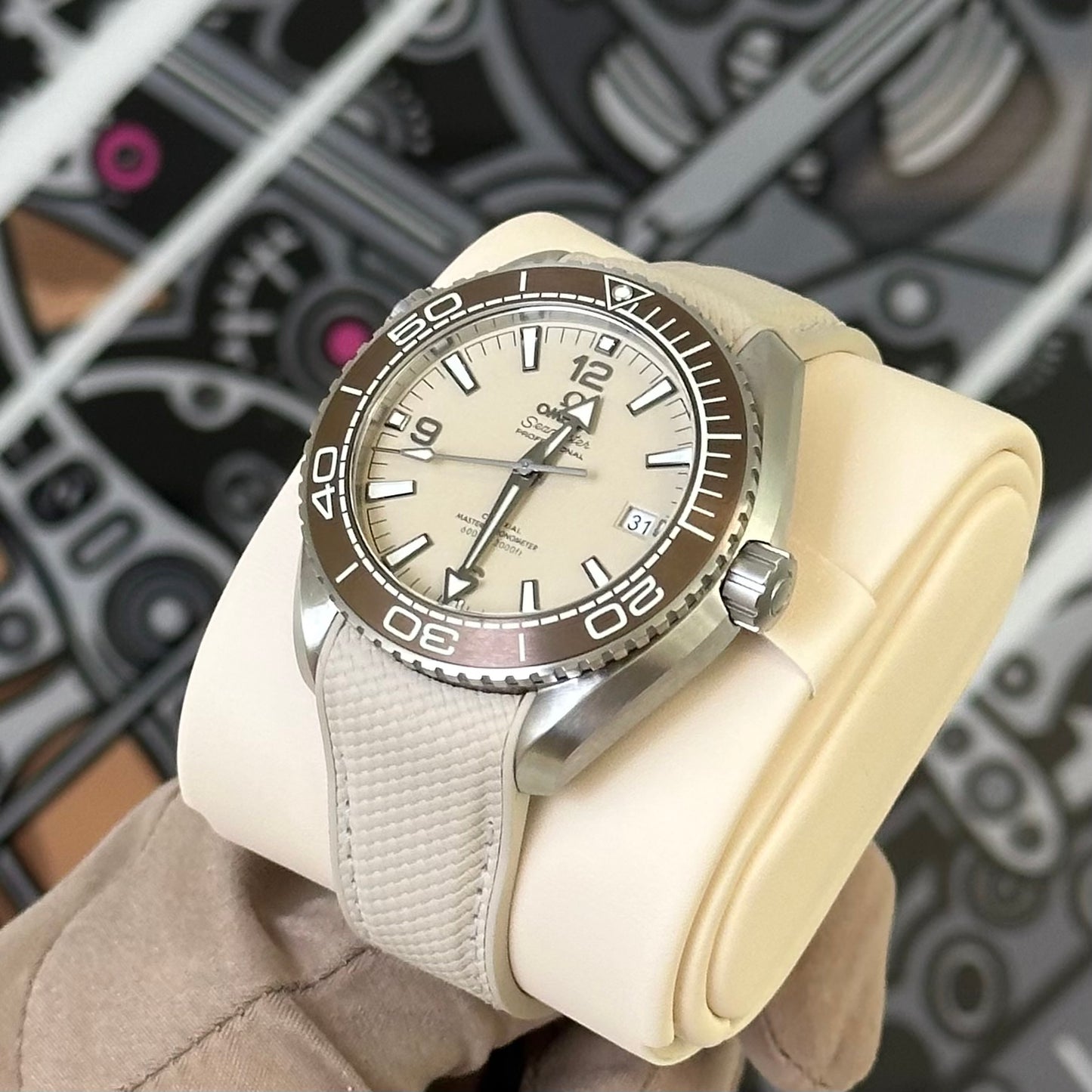 NEW Omega Seamaster Planet Ocean Khaki 215.32.44.21.09.001