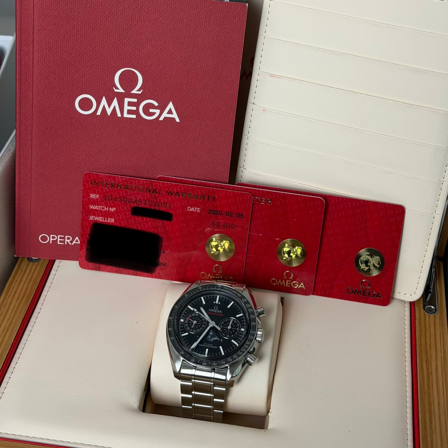 Omega Speedmaster Moonphase 304.30.44.52.01.001