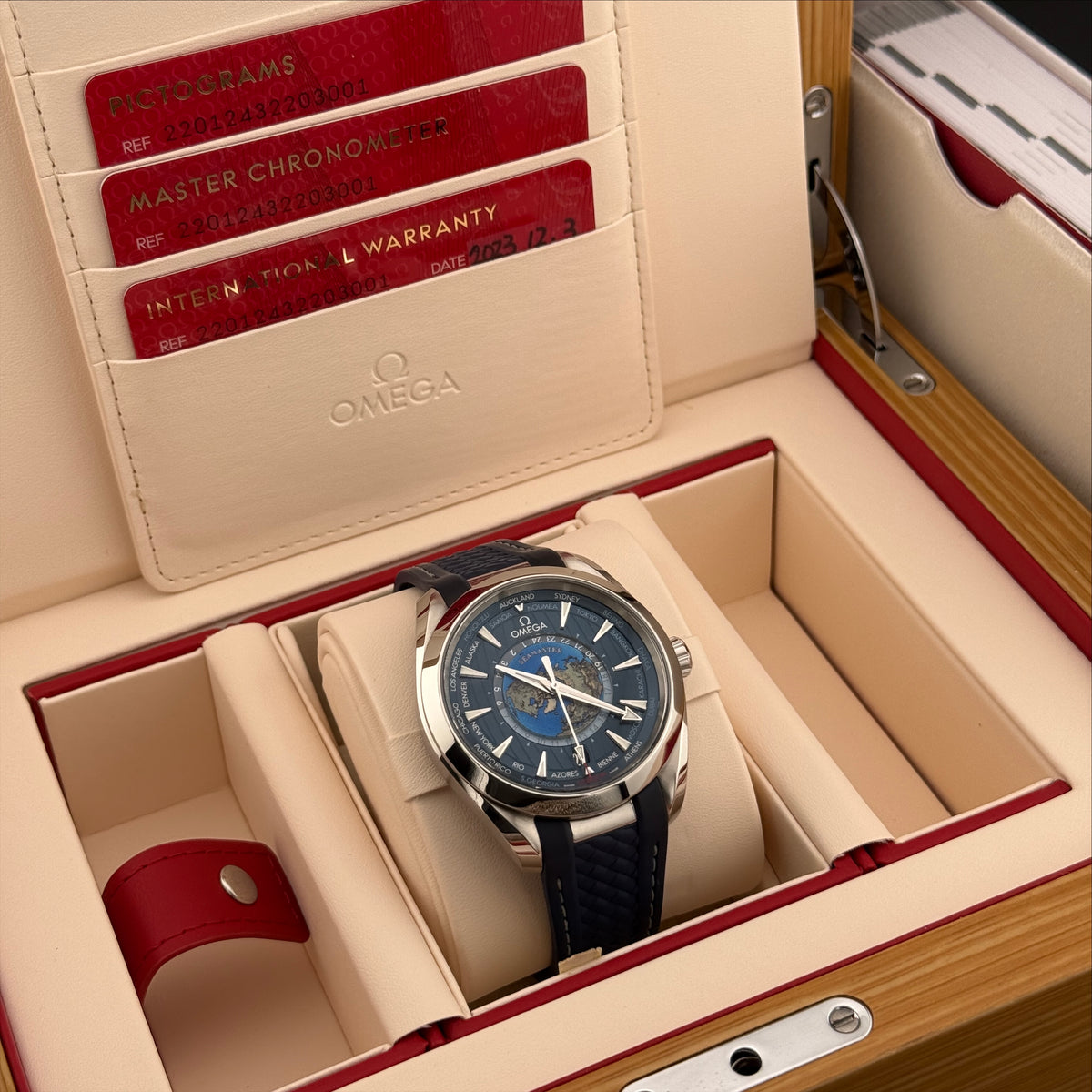 Omega Seamaster Aqua Terra Worldtimer 220.12.43.22.03.001