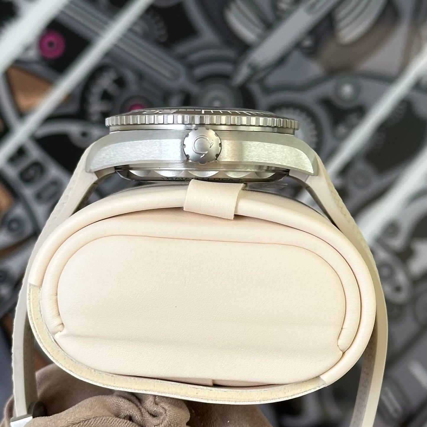 NEW Omega Seamaster Planet Ocean Khaki 215.32.44.21.09.001