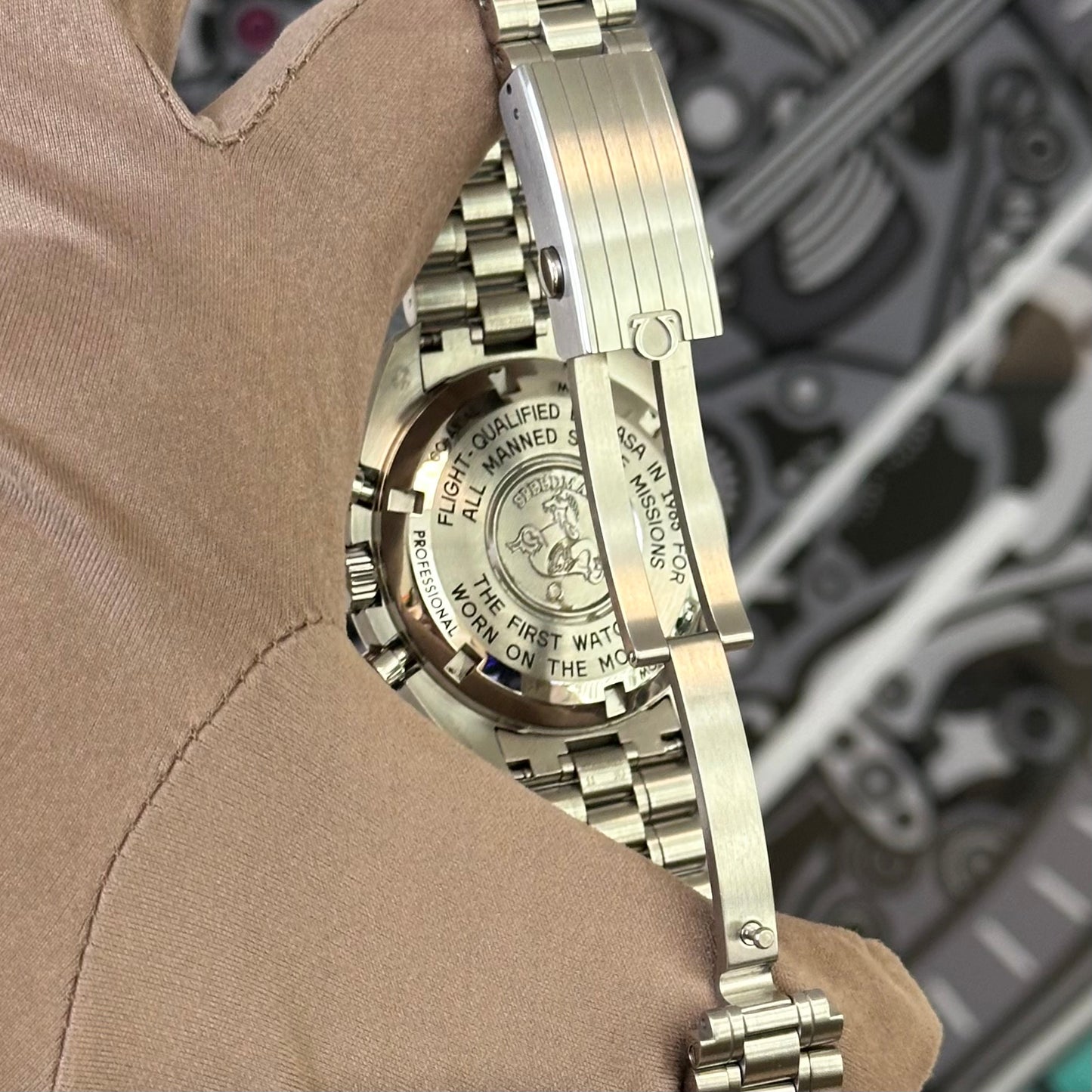 Omega Speedmaster Moonwatch Hesalite 310.30.42.50.01.001