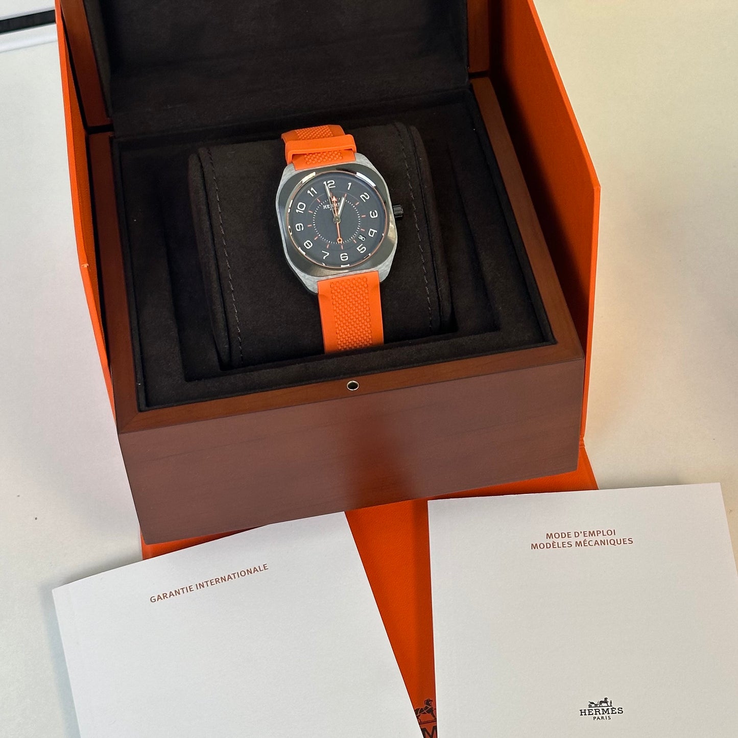 NEW Hermes H08