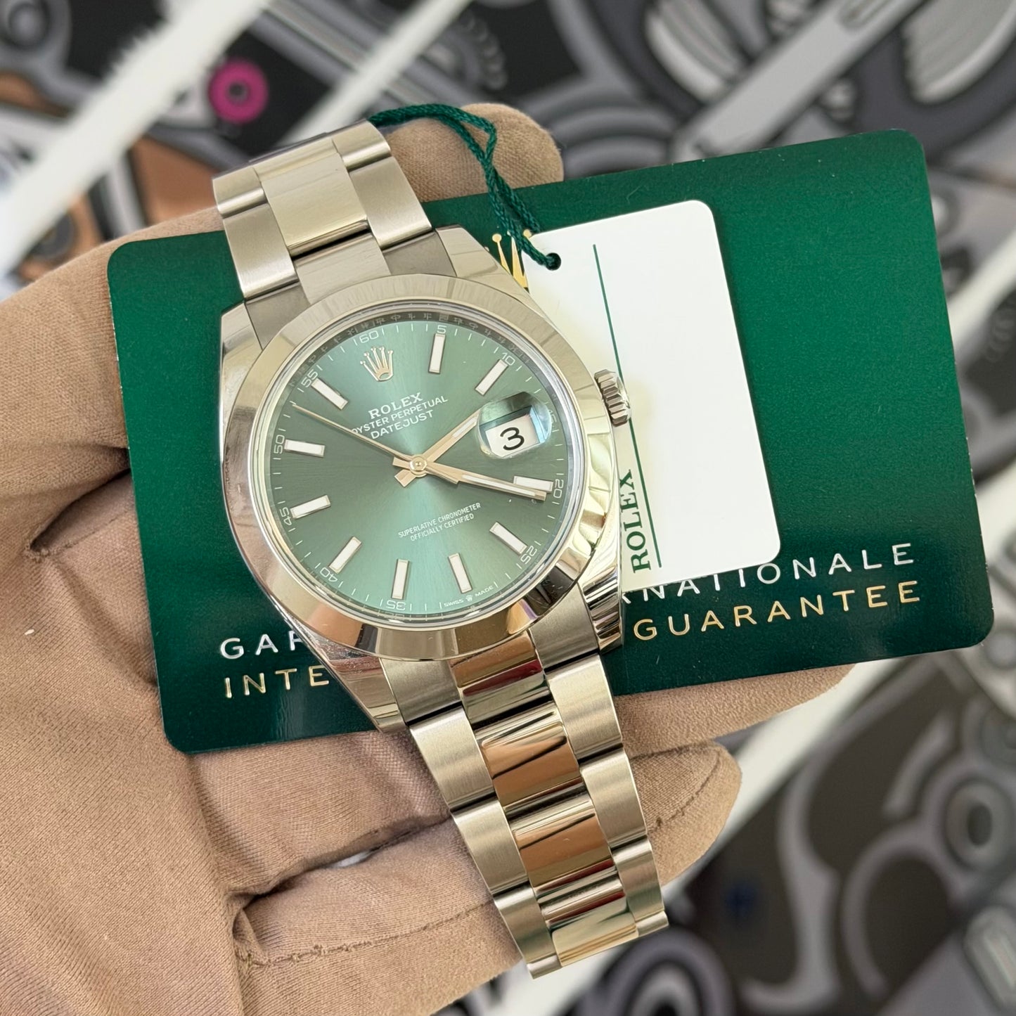 Rolex DJ41 Green Smooth Oyster 126300 (2025)
