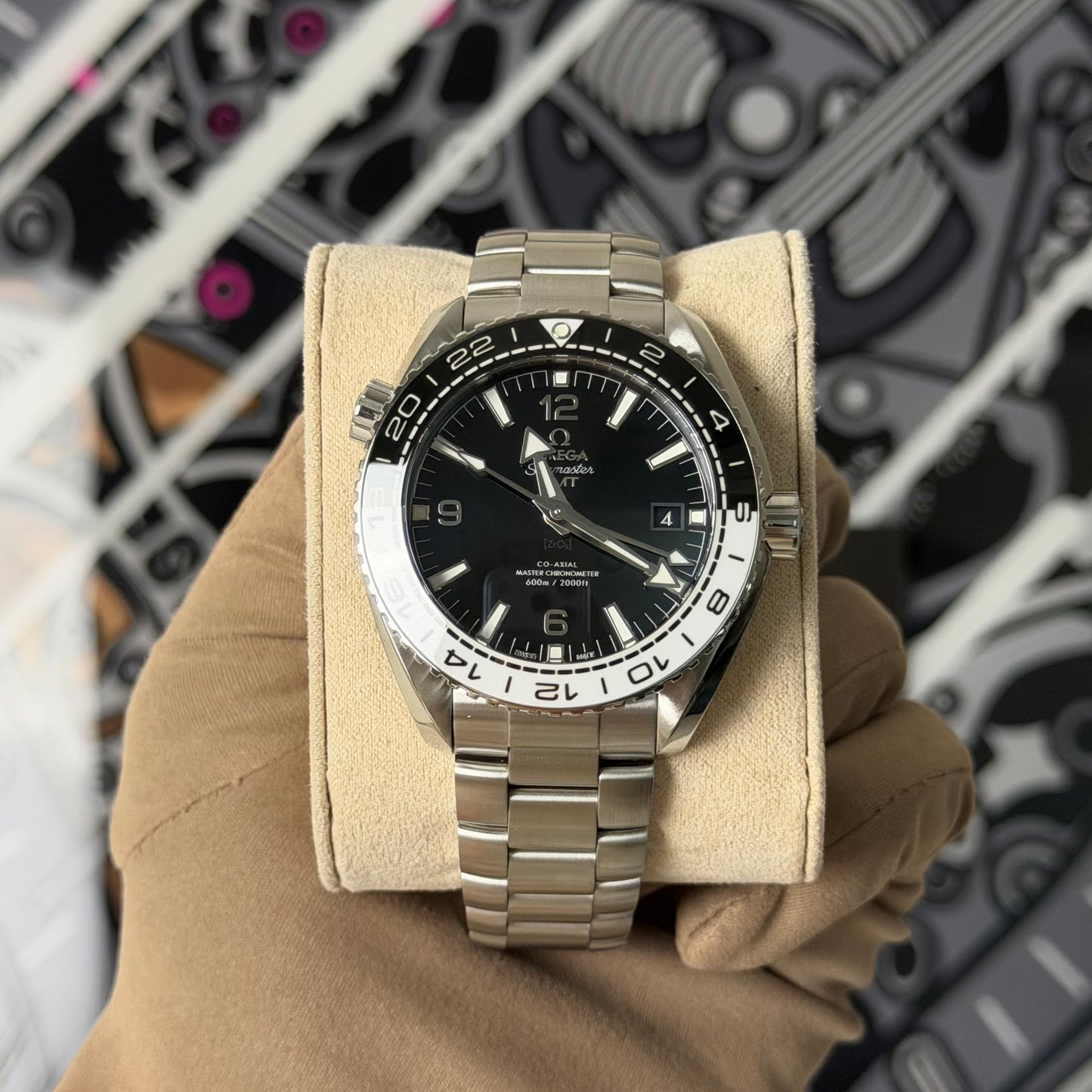 Omega Seamaster GMT Oreo 215.30.44.22.01.001