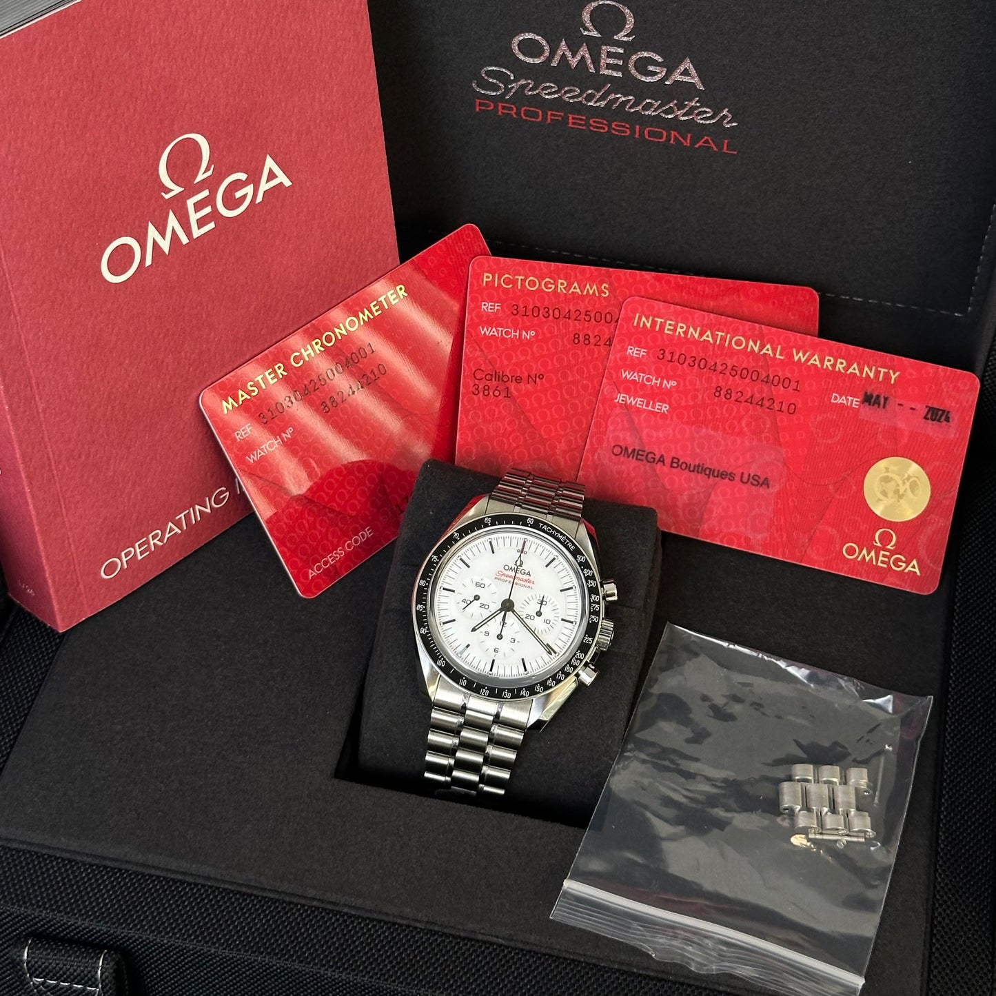 Omega Moonwatch Speedmaster White Dial 310.30.42.50.04.001