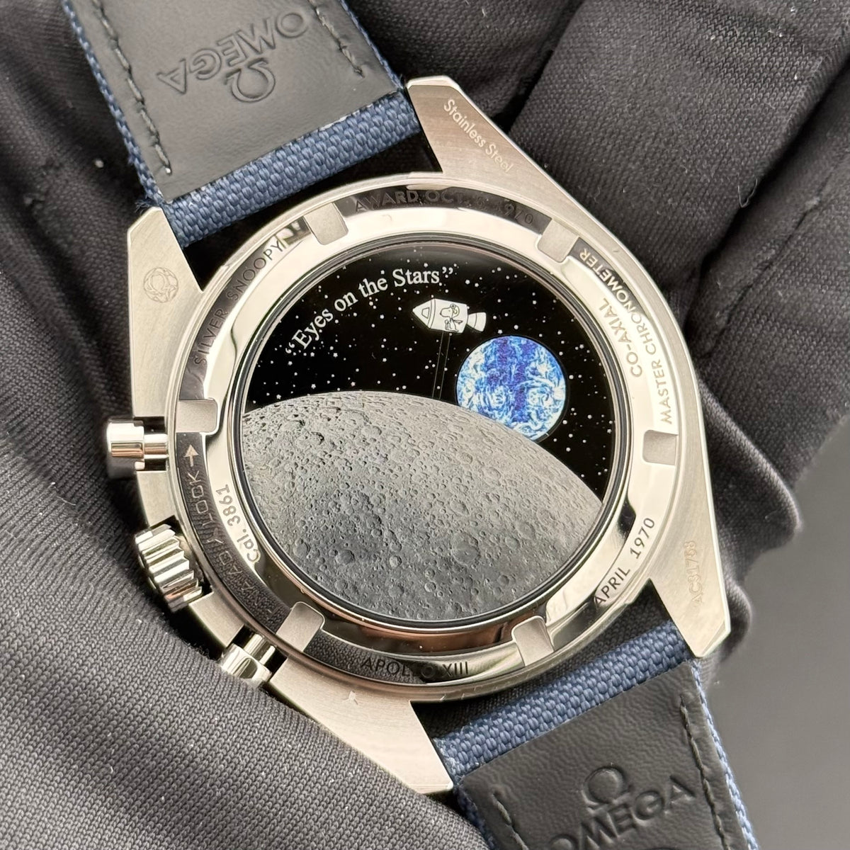 NEW Omega Speedmaster Silver Snoopy Award 310.32.42.50.02.001