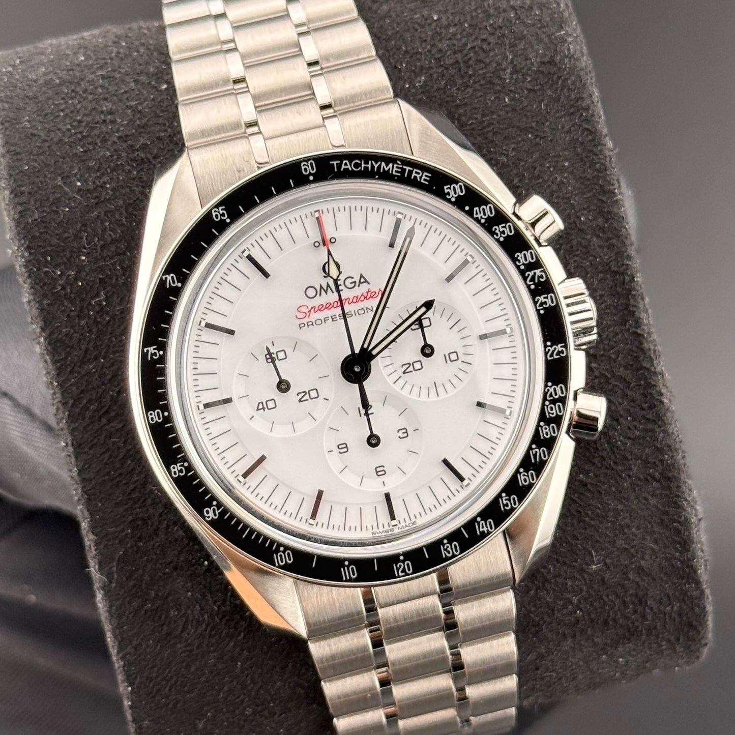 NEW Omega Speedmaster Moonwatch Sapphire White 310.30.42.50.04.001