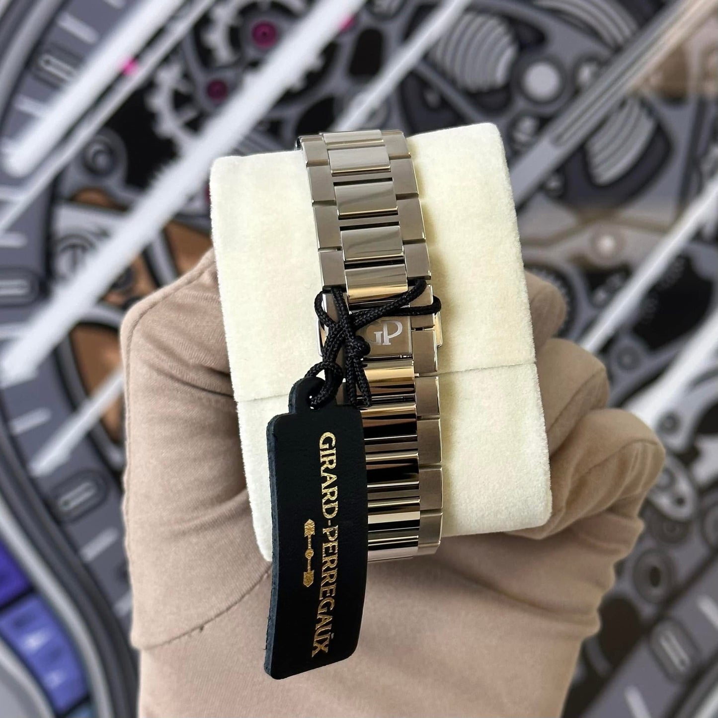 NEW Girard-Perregaux Laureato 81010-11-131-11A