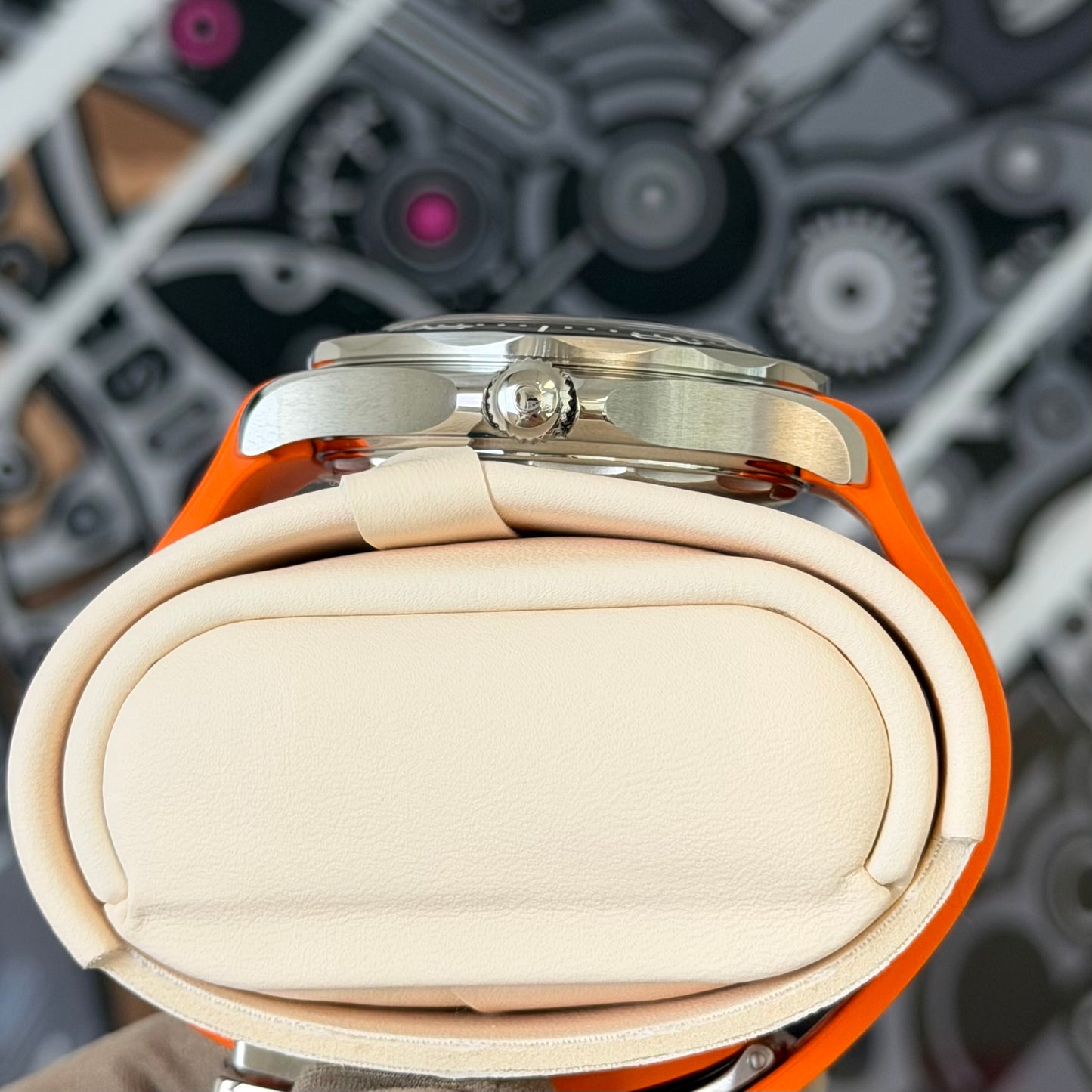 NEW Omega SeaMaster Diver Orange Rubber 210.32.42.20.01.006