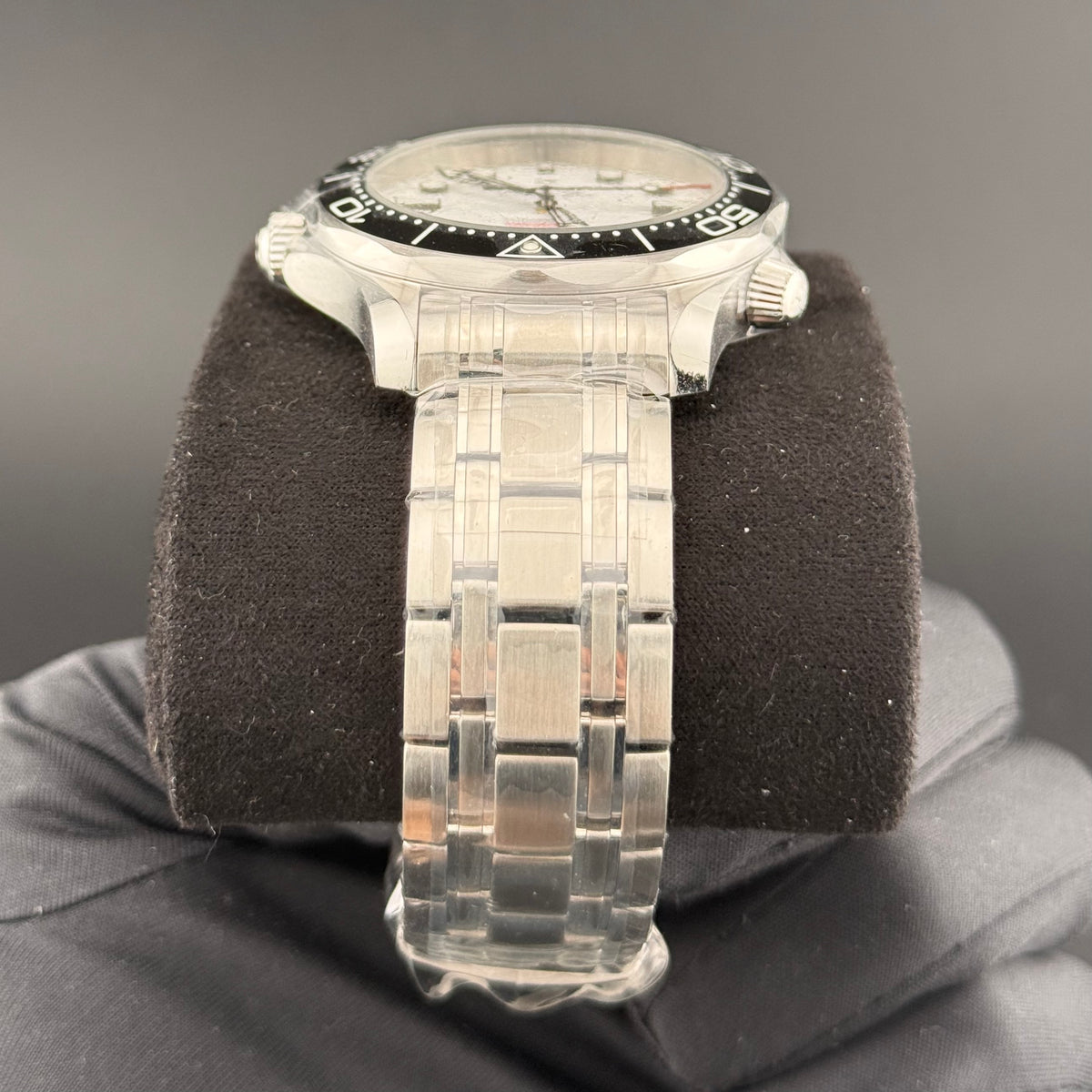 NEW Omega Seamaster Diver 300m White 210.30.42.20.04.001