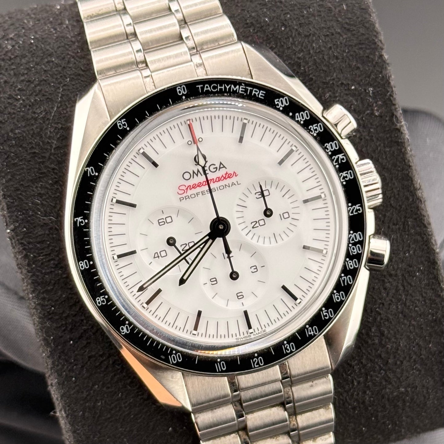 Omega Speedmaster Moonwatch White 310.30.42.50.04.001