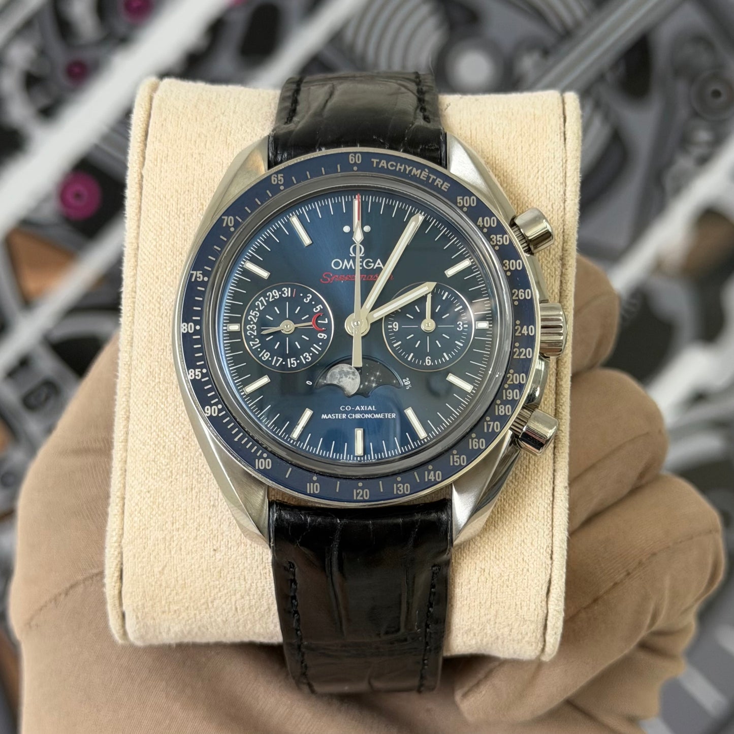 Omega Speedmaster Moonphase Chronograph 304.33.44.52.03.001