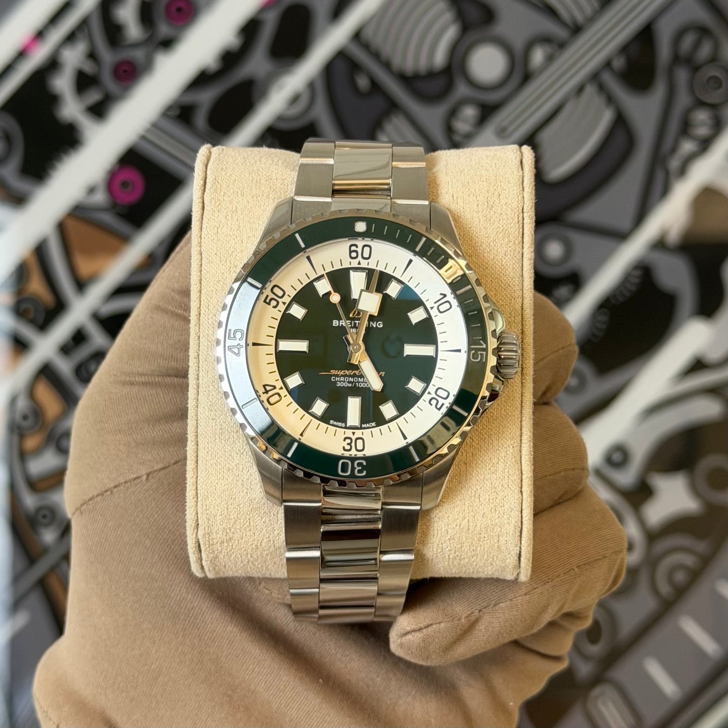 NEW Breitling SuperOcean 44
Green A17376