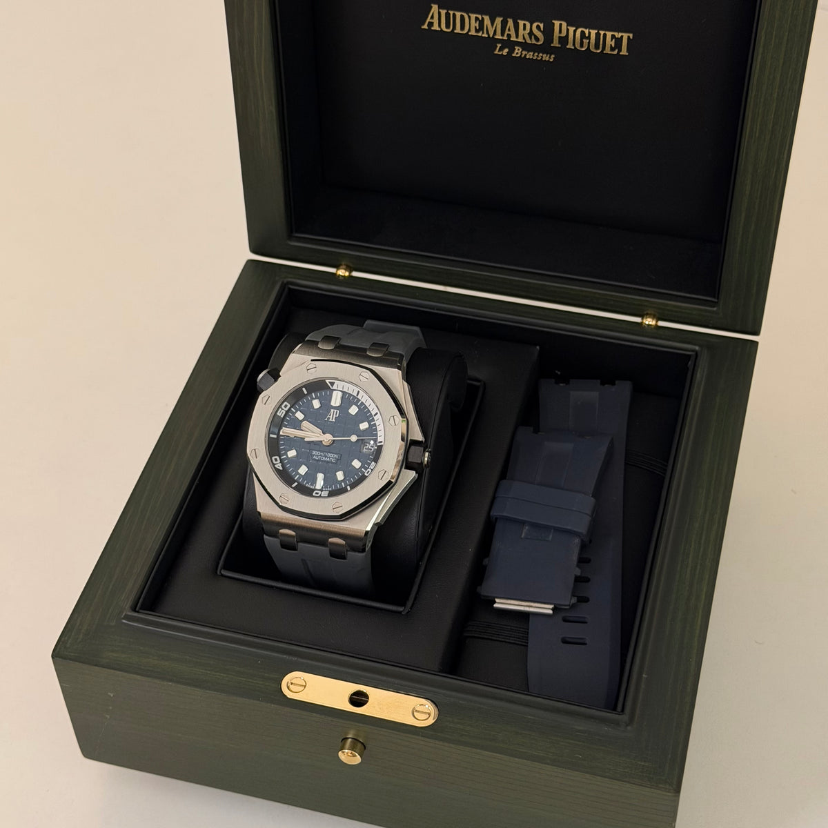 Audemars Piguet Royal Oak Offshore Diver 15720ST.OO.A027CA.01