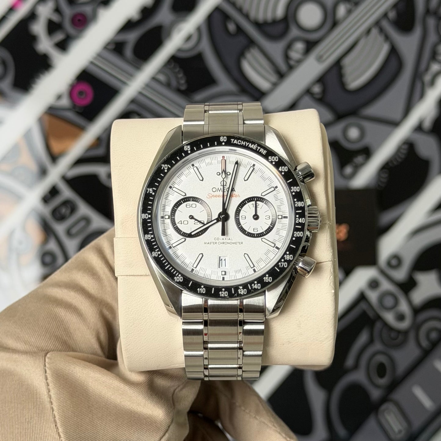 Omega Speedmaster Racing Panda 329.30.44.51.04.001