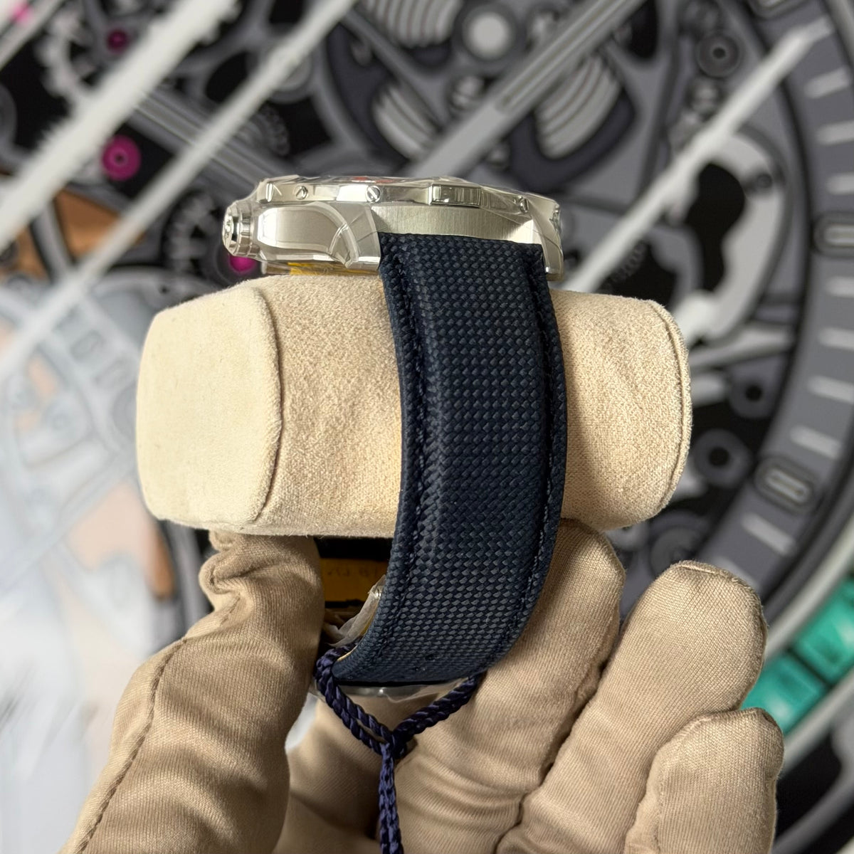 NEW Breitling Avenger Automatic A17328