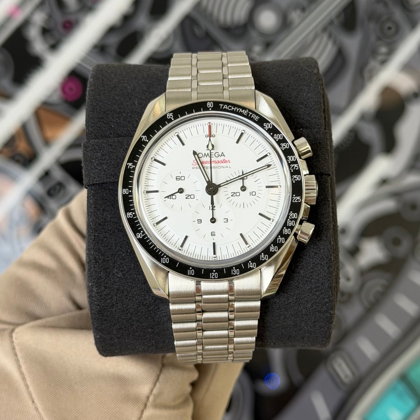 Omega Speedmaster Moonwatch White 310.30.42.50.04.001