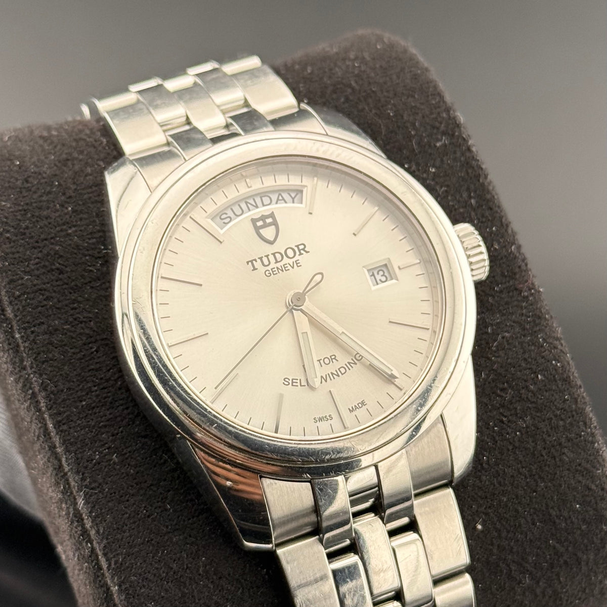 Tudor Glamour Date-Day 56000