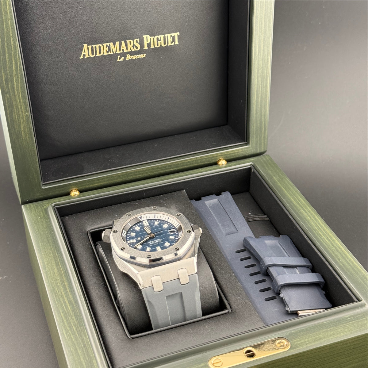 Audemars Piguet Royal Oak Offshore Diver 15720ST.OO.A027CA.01