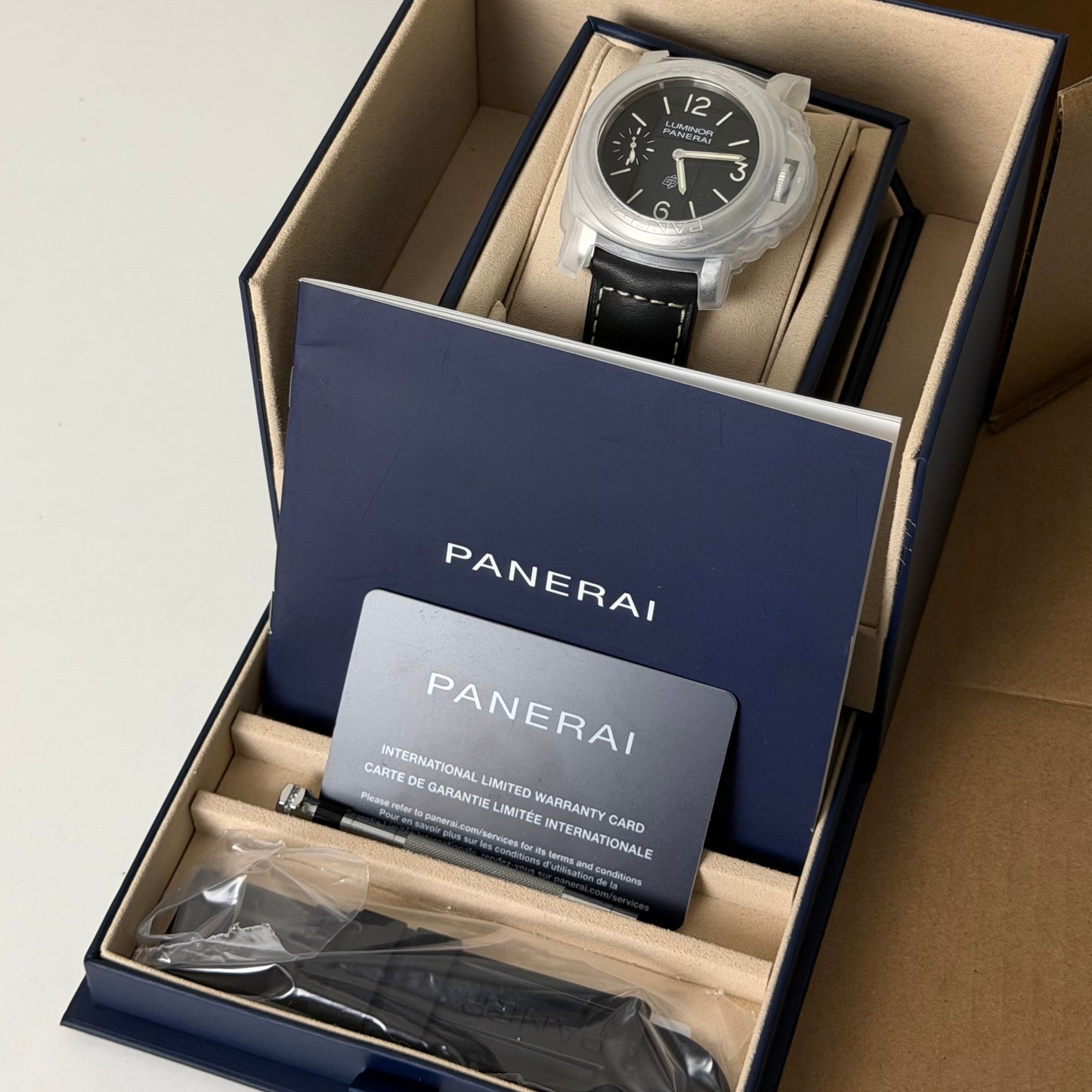 Panerai Luminor Logo PAM01084