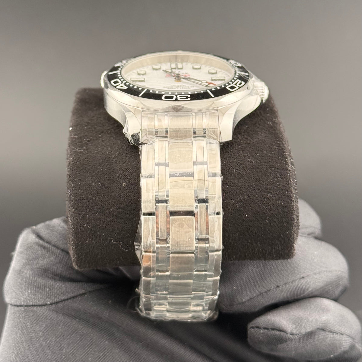 NEW Omega Seamaster Diver 300m White 210.30.42.20.04.001