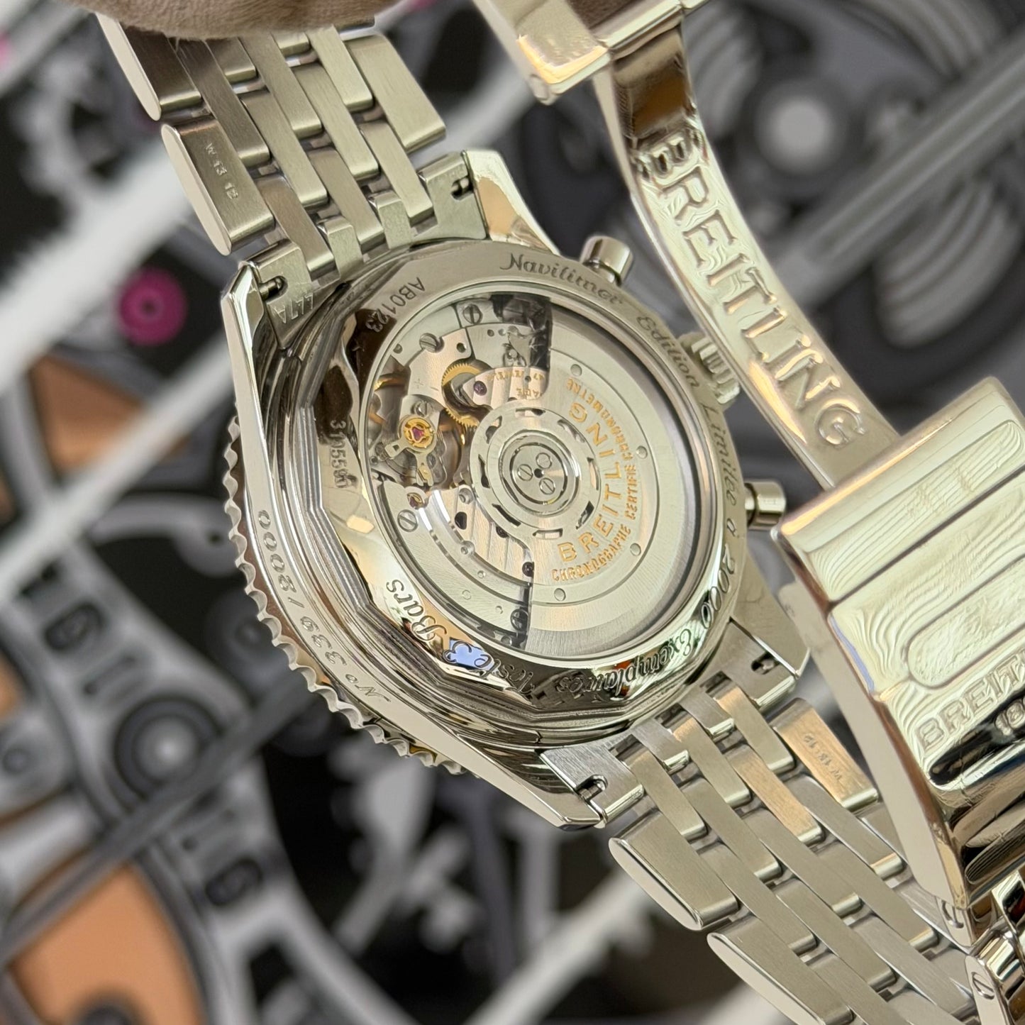 Breitling Navitimer 01 Limited Edition (339/2000) AB0123