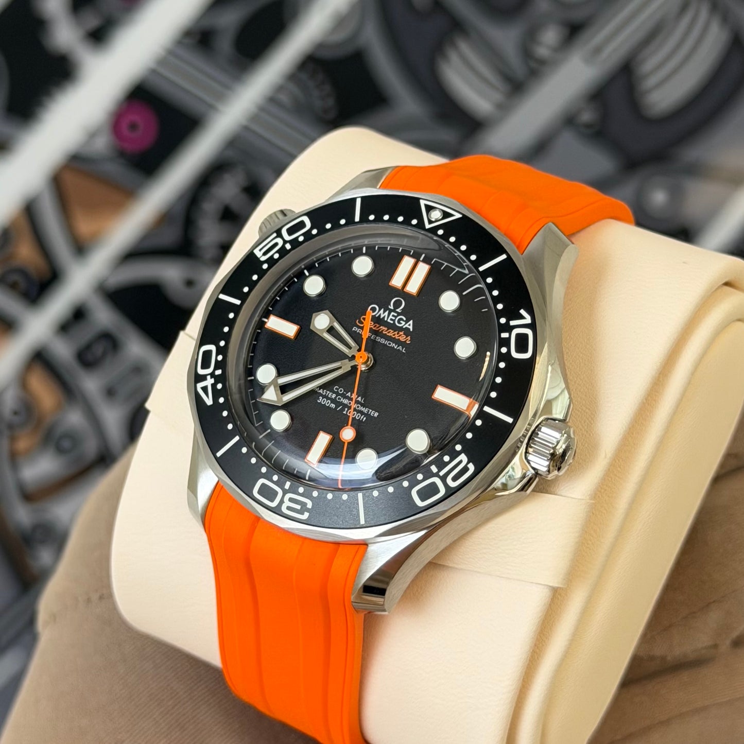 NEW Omega SeaMaster Diver Orange Rubber 210.32.42.20.01.006
