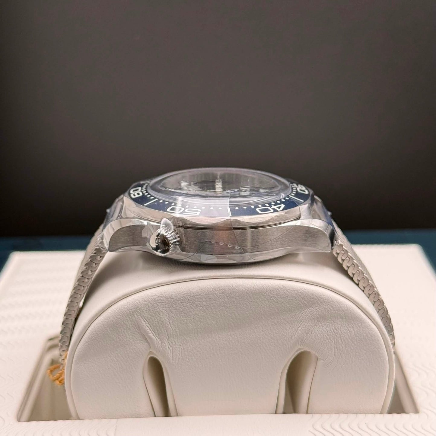NEW Omega Seamaster Diver 007 James Bond 60th Anniversary Edition 210.30.42.20.03.002