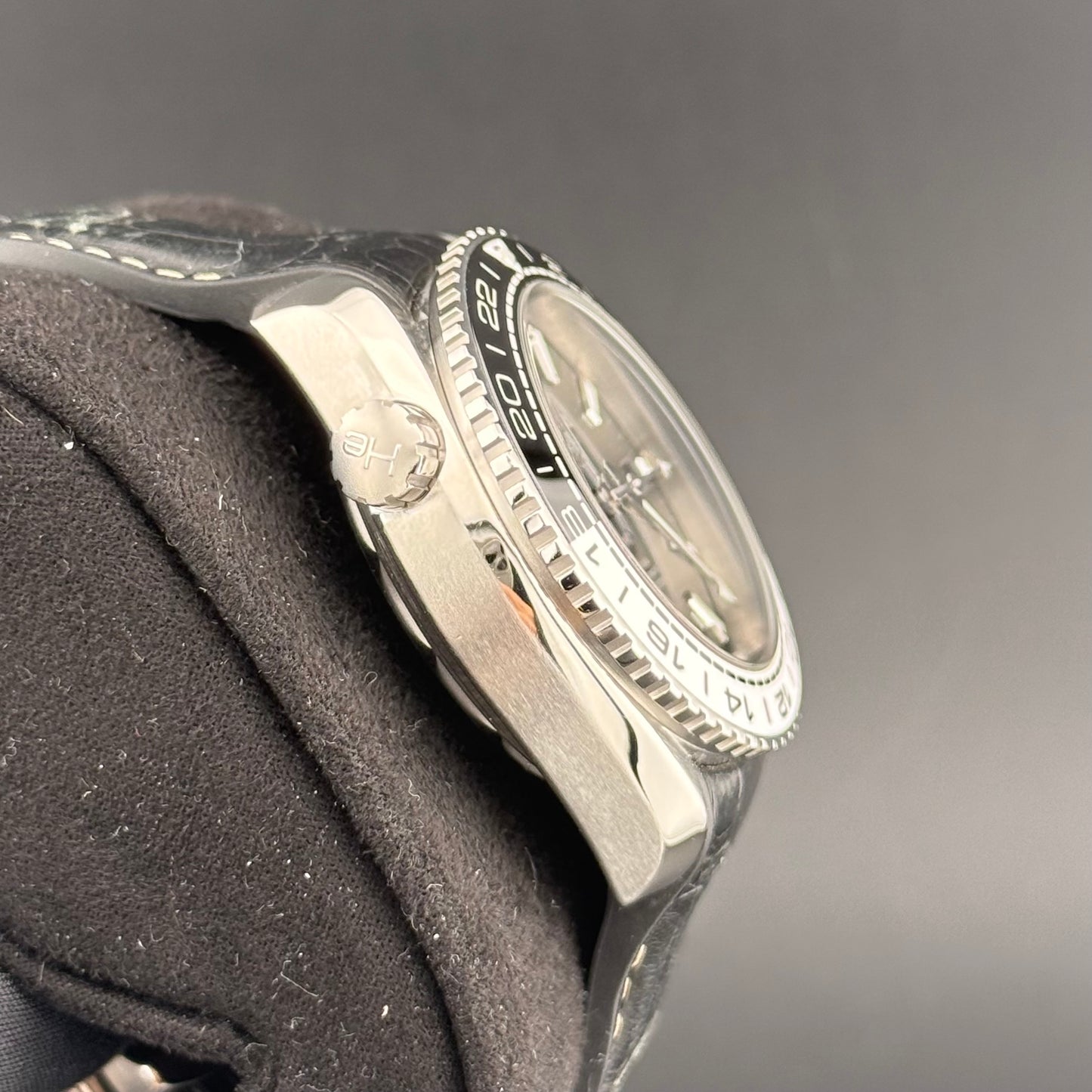 Omega Seamaster Planet Ocean 600m GMT Oreo 215.30.44.22.01.001