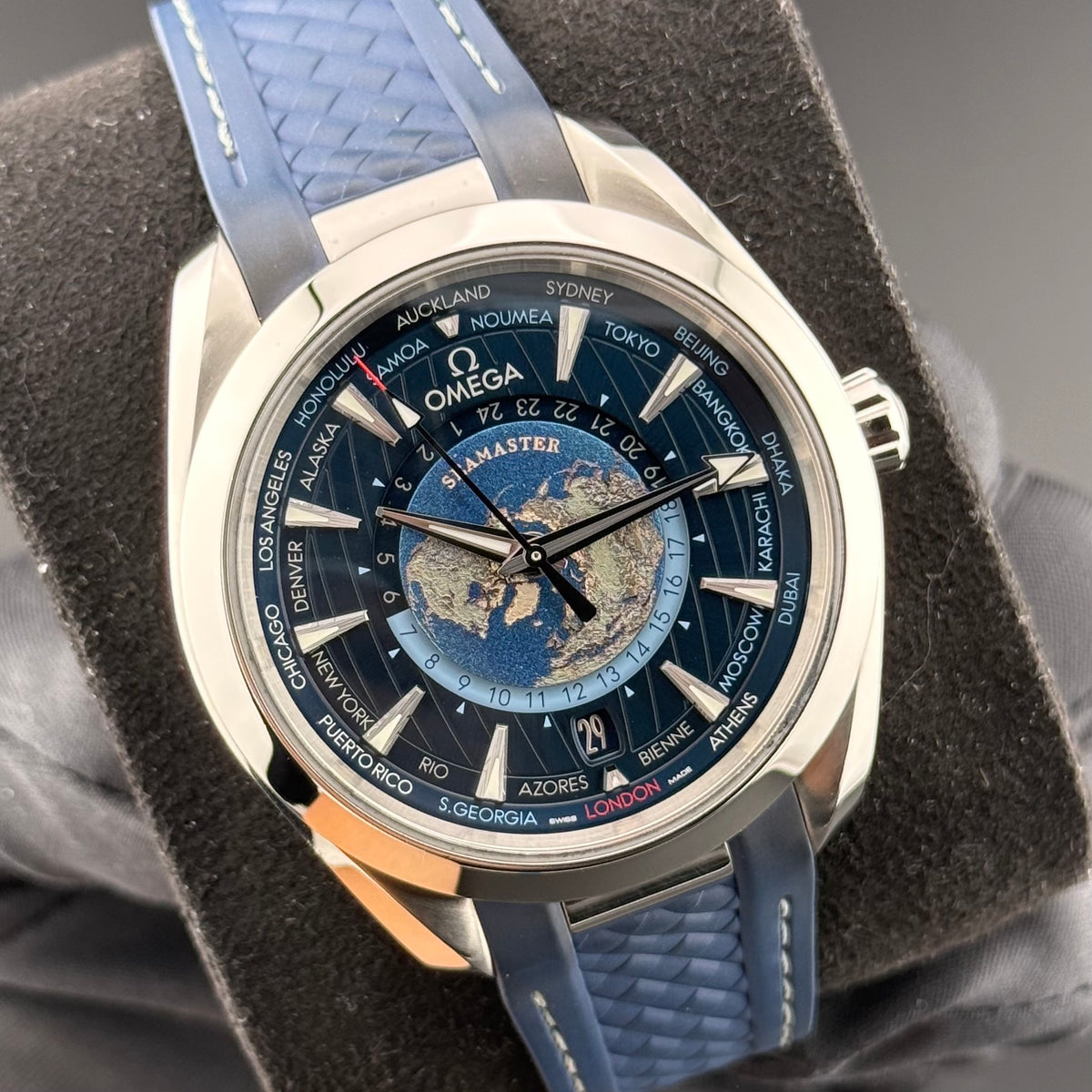 Omega Seamaster Aqua Terra Worldtimer 220.12.43.22.03.001
