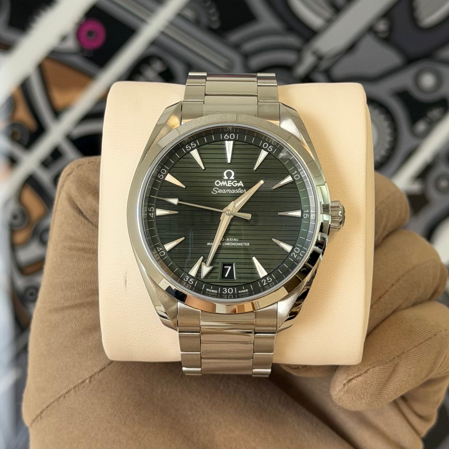 Omega Aqua Terra 150M Green 220.10.41.21.10.001