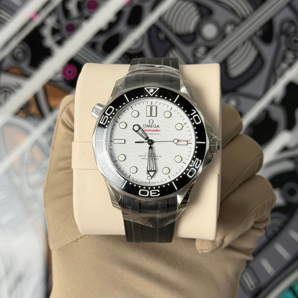 NEW Omega Seamaster SMP White Dial 210.32.42.20.04.001