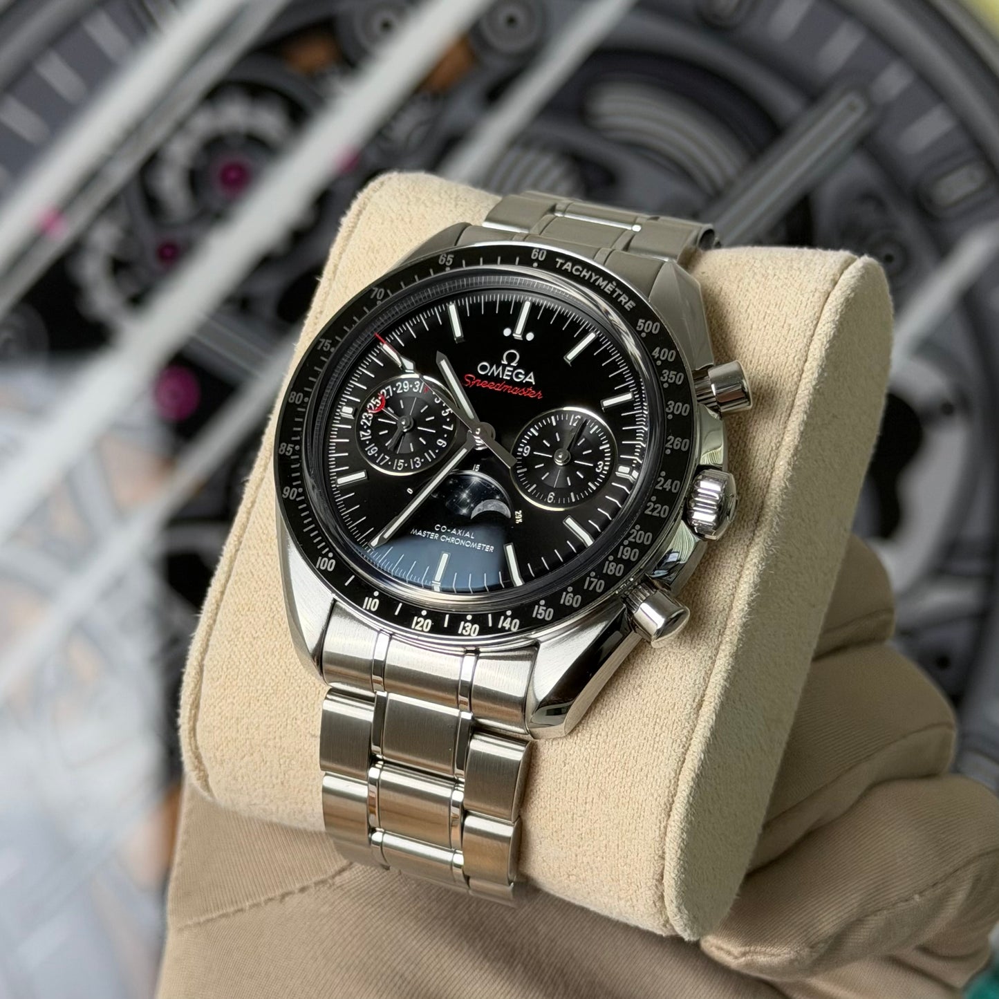 Omega Speedmaster Moonphase 304.30.44.52.01.001