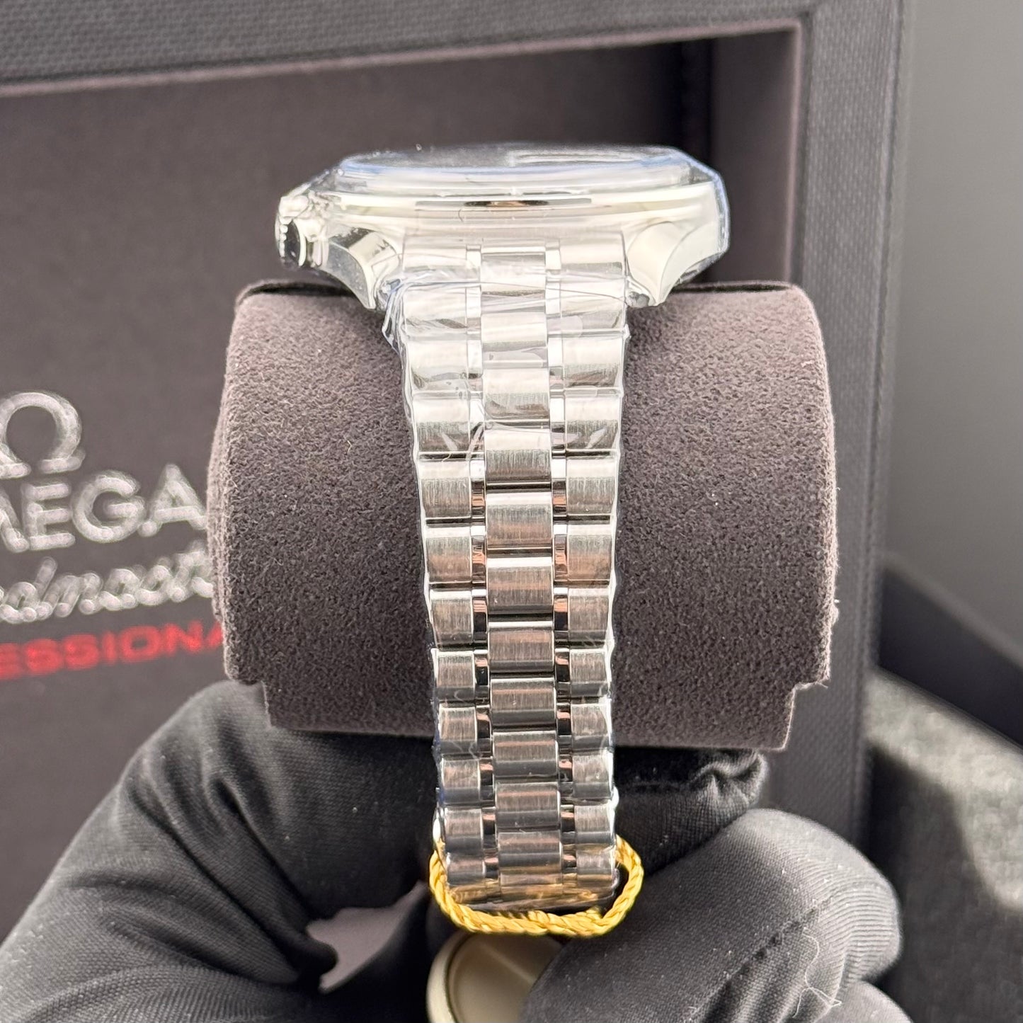 NEW Omega Moonwatch Speedmaster Sapphire 310.30.42.50.01.002