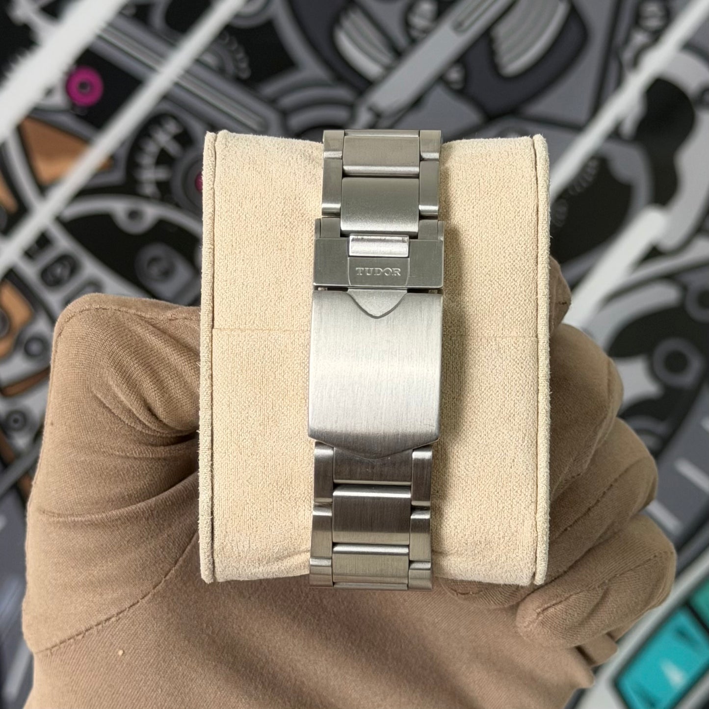 Tudor Ranger Rose Smiley 79910