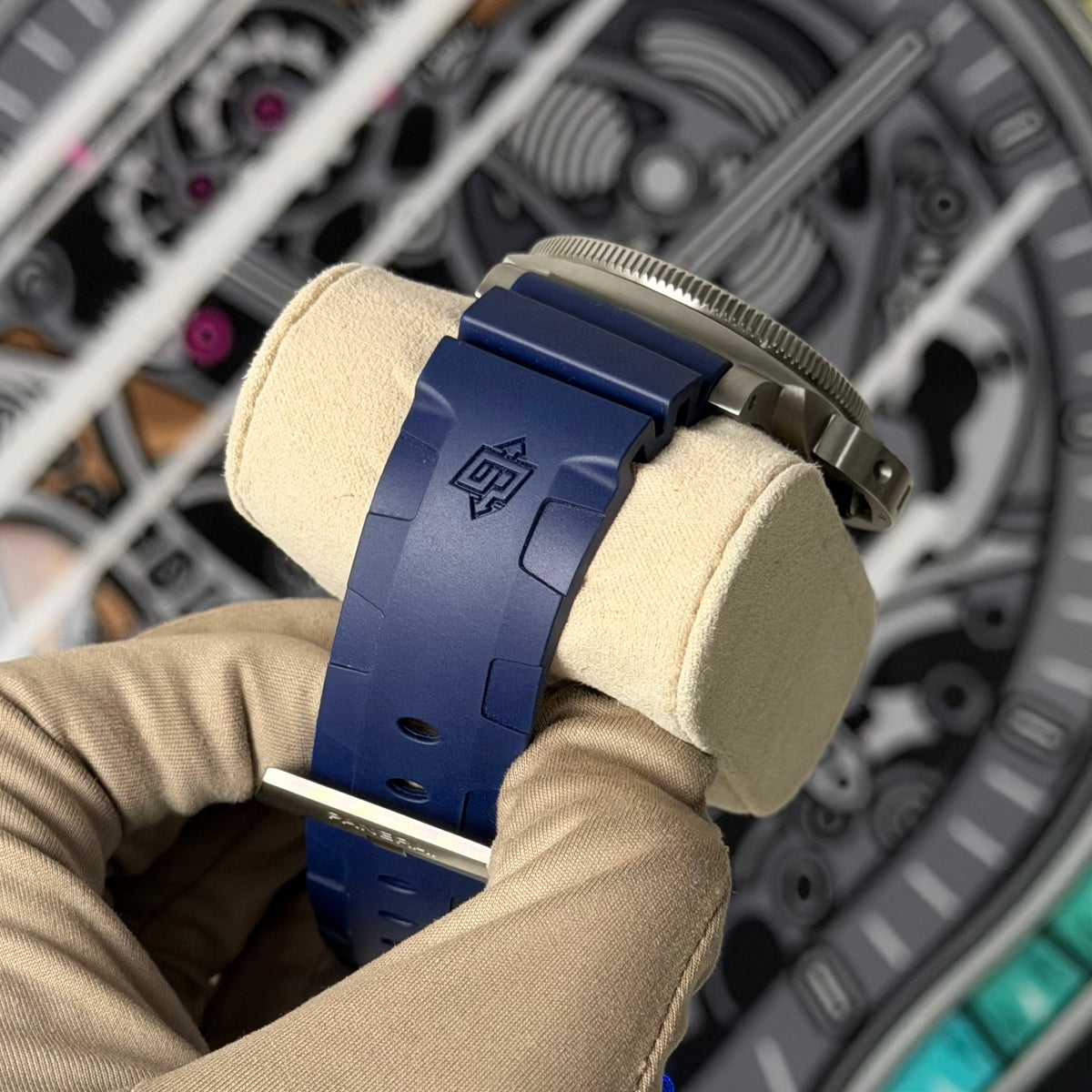 NEW Panerai Submersible Mike Horn Limited Edition PAM01676