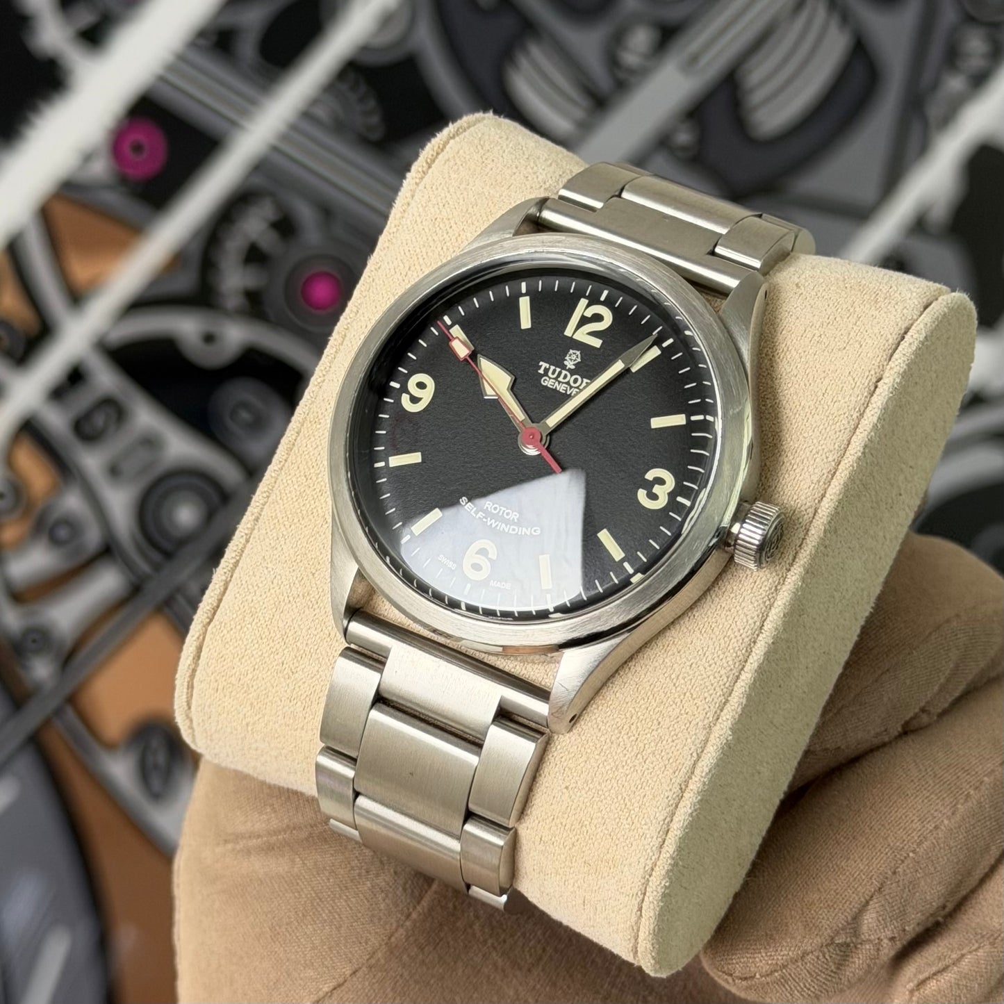 Tudor Ranger Rose Smiley 79910