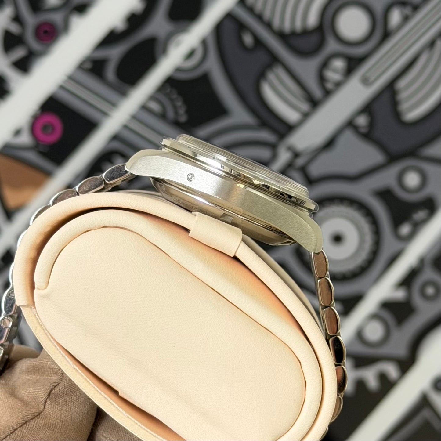 Omega Speedmaster Mother of Pearl Dial 324.30.38.50.55.001