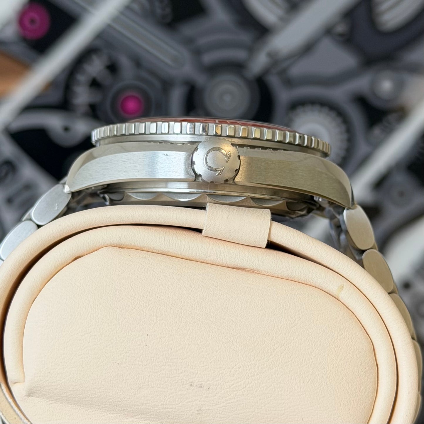 Omega Seamaster Planet Ocean Orange 215.30.44.21.04.001